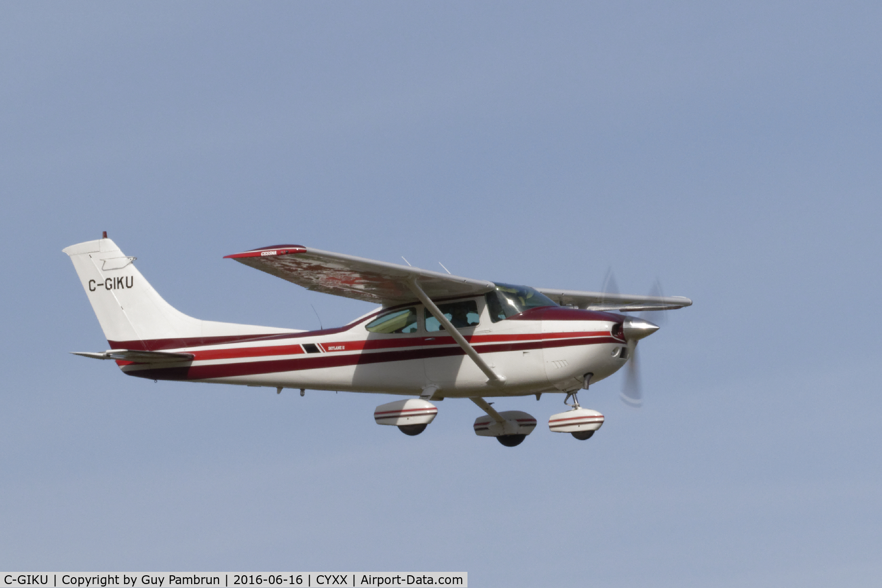 C-GIKU, 1980 Cessna 182Q Skylane C/N 18267629, Landing