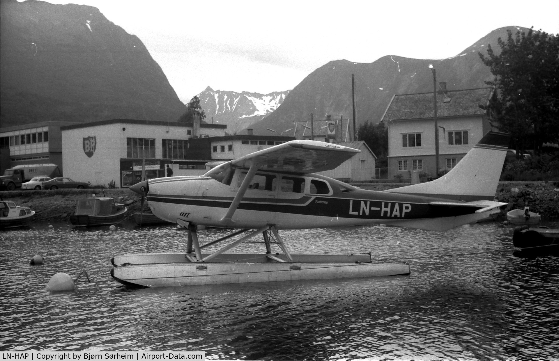 LN-HAP, Cessna U206F Stationair C/N U20602702, In Ørsta Smallboatharbour, Norway ca. 1976