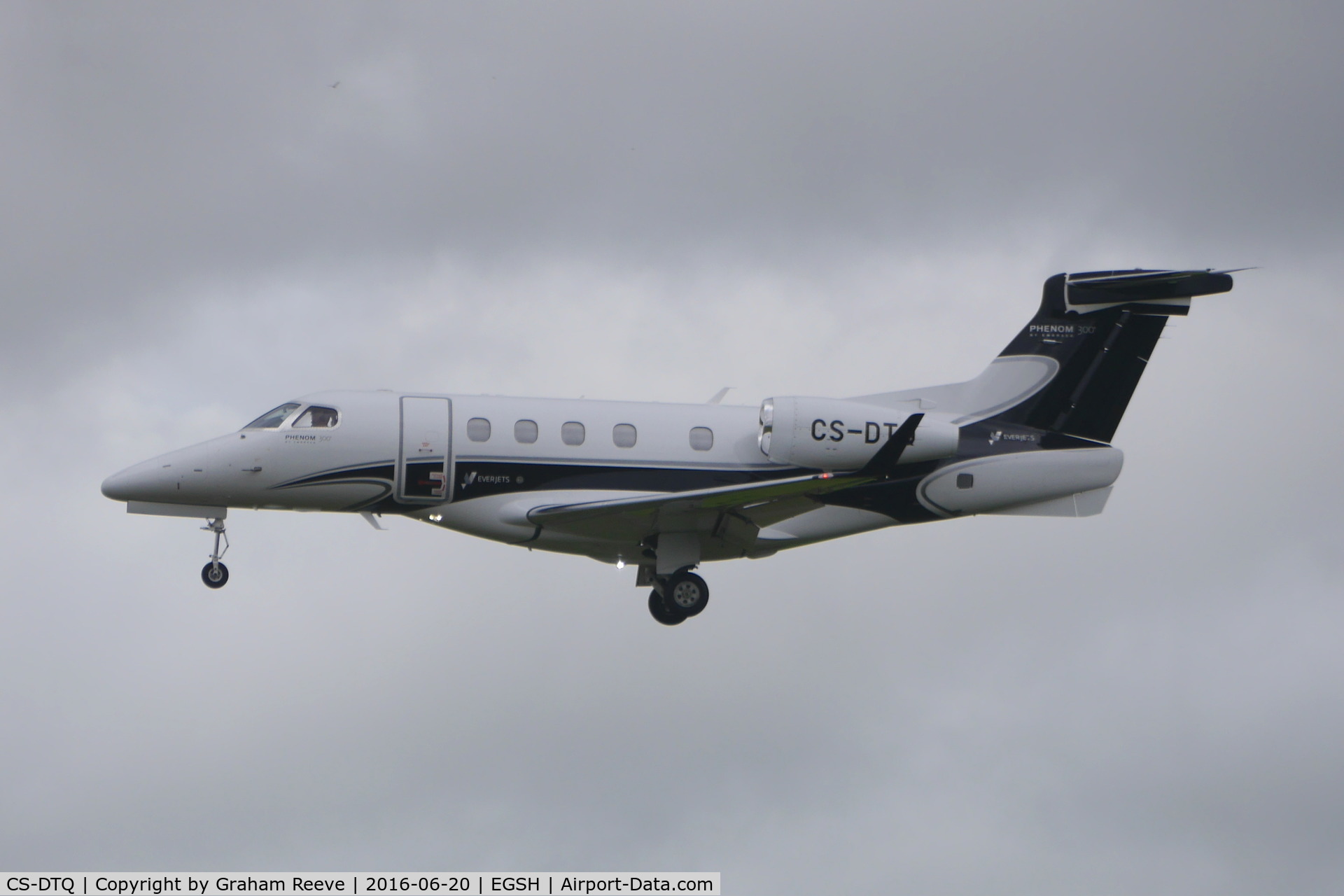 CS-DTQ, 2011 Embraer EMB-505 Phenom 300 C/N 50500083, Landing at Norwich.