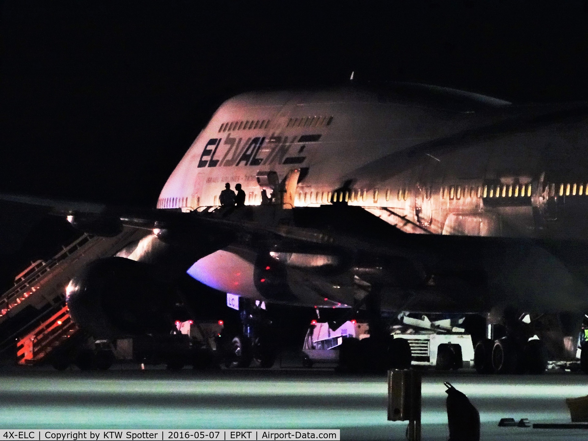 4X-ELC, 1995 Boeing 747-458 C/N 27915, Night visit of Queen at Katowice Airport.