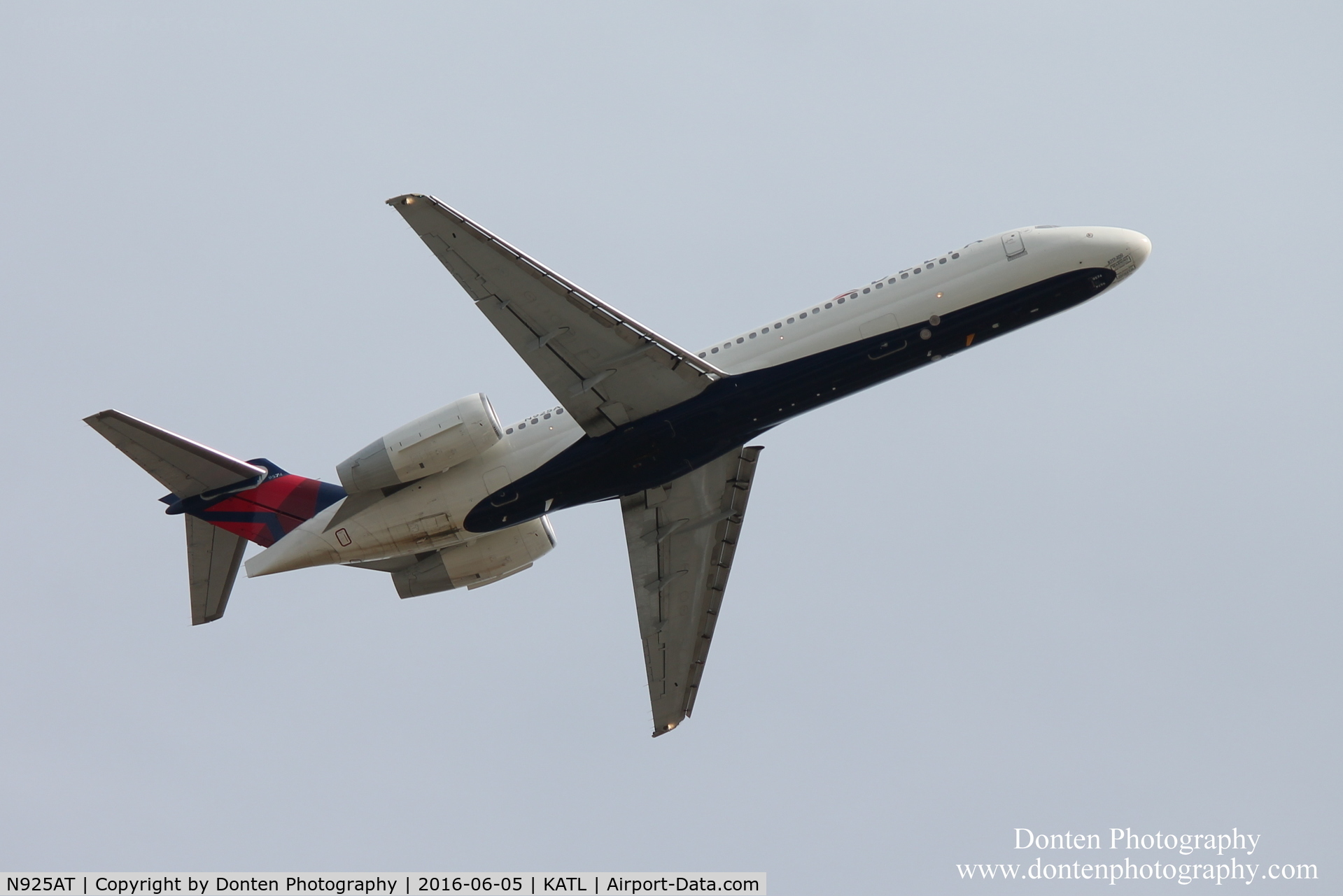 N925AT, 2000 Boeing 717-200 C/N 55079, Delta Flight 1403 (N925AT) departs Hartsfield-Jackson Atlanta International Airport enroute to Northwest Florida Beaches Airport