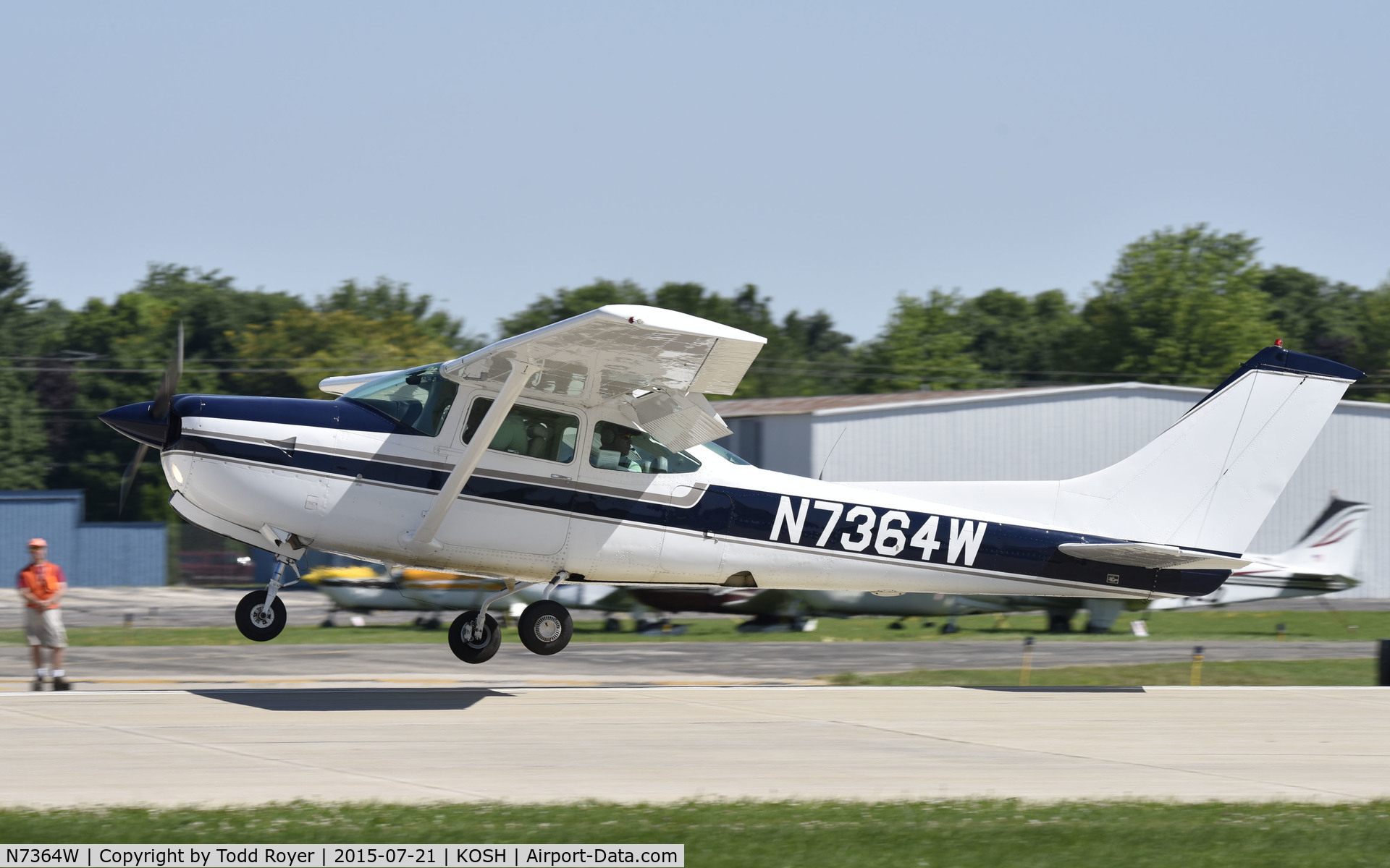 N7364W, 1977 Cessna R182 Skylane RG C/N R18200058, Airventure 2015
