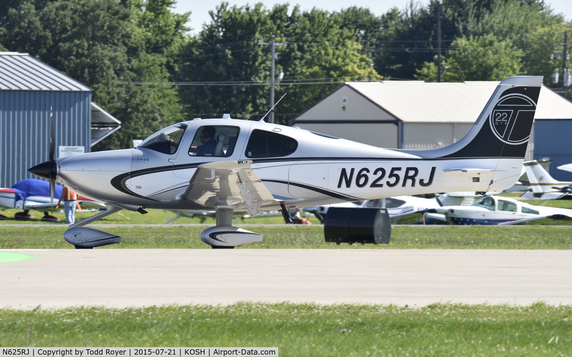 N625RJ, 2013 Cirrus SR22T C/N 0586, Airventure 2015