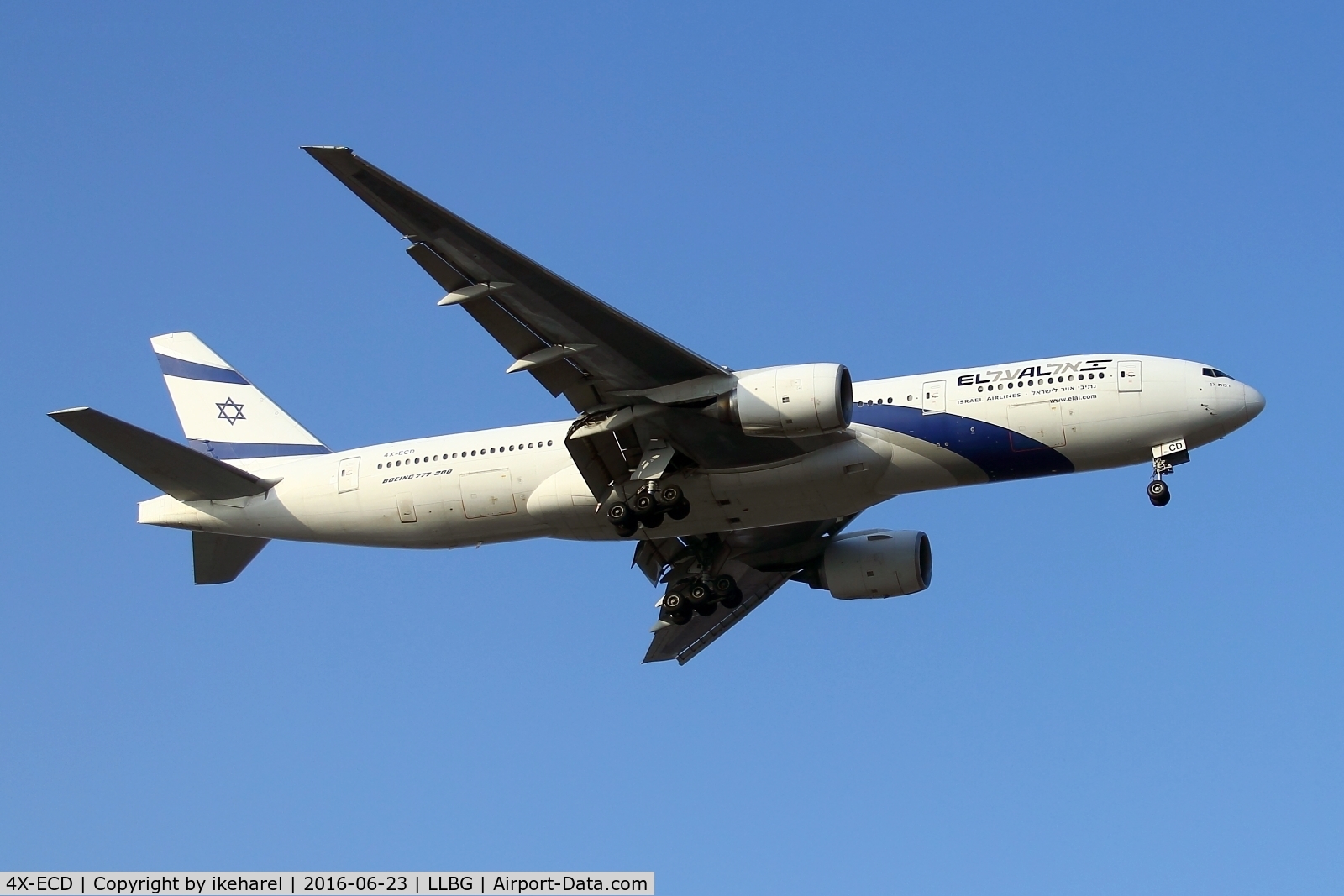 4X-ECD, 2002 Boeing 777-258/ER C/N 33169, Flight from Newark, USA, approaching runway 30.