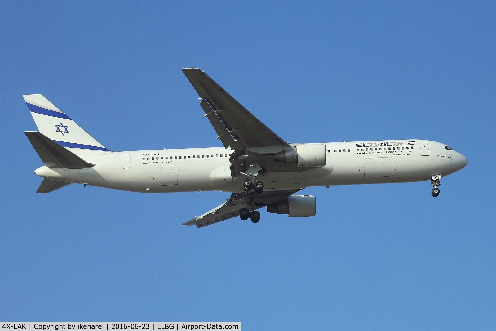 4X-EAK, 1997 Boeing 767-3Q8 C/N 27600, Flight from Bangkok approaching runway 30.