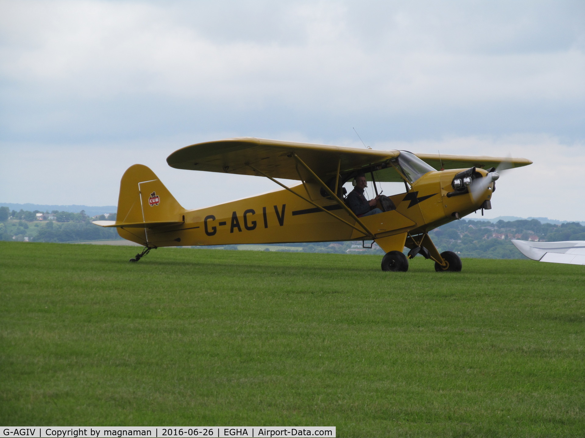 G-AGIV, 1944 Piper L-4J Grasshopper (J3C-65D) C/N 12676, old cub