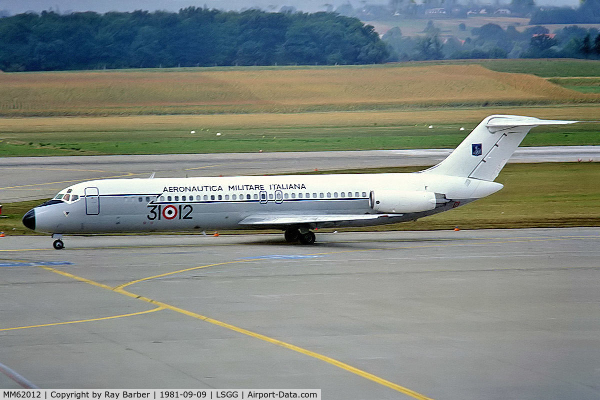 MM62012, 1974 Douglas DC-9-32 C/N 47595/709, McDonnell Douglas DC-9-32 [47595] (Italian Air Force) Geneva-Int'l~HB 09/09/1981. From a slide.