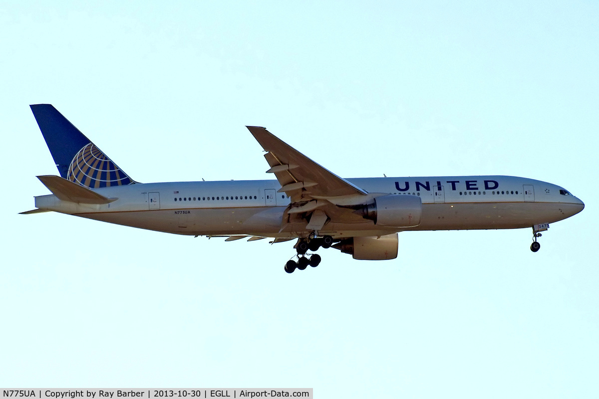 N775UA, 1995 Boeing 777-222 C/N 26947, Boeing 777-222 [26947] (United Airlines) Home~G 30/10/2013. On approach 27L.