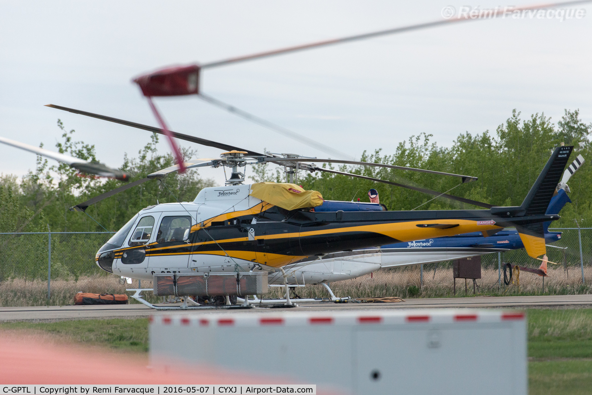 C-GPTL, 1988 Aerospatiale AS-350B-2 Ecureuil C/N 2103, Parked for the night fighting forest fires.