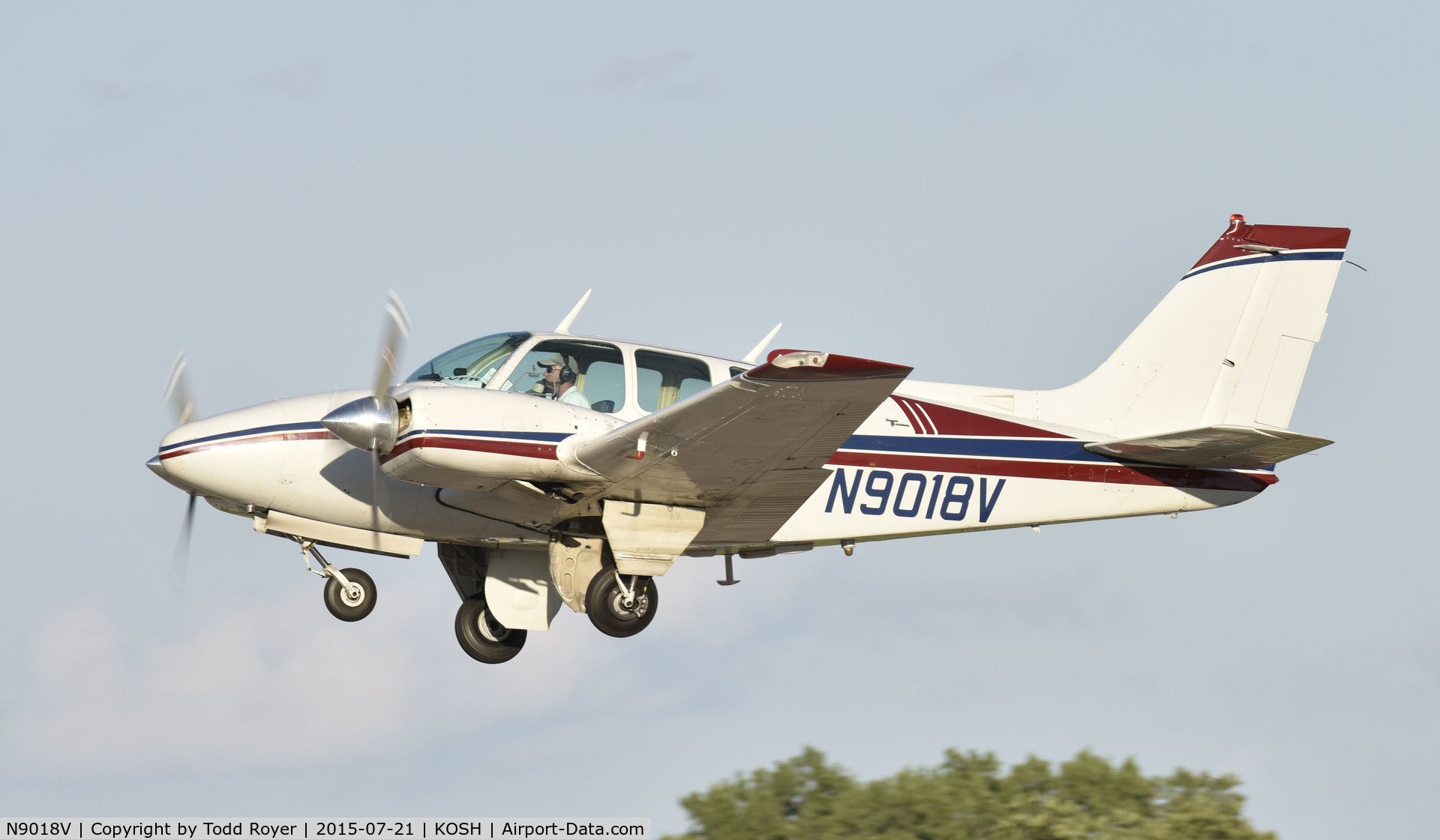 N9018V, 1969 Beech 95-B55 Baron Baron C/N TC-1296, Airventure 2015