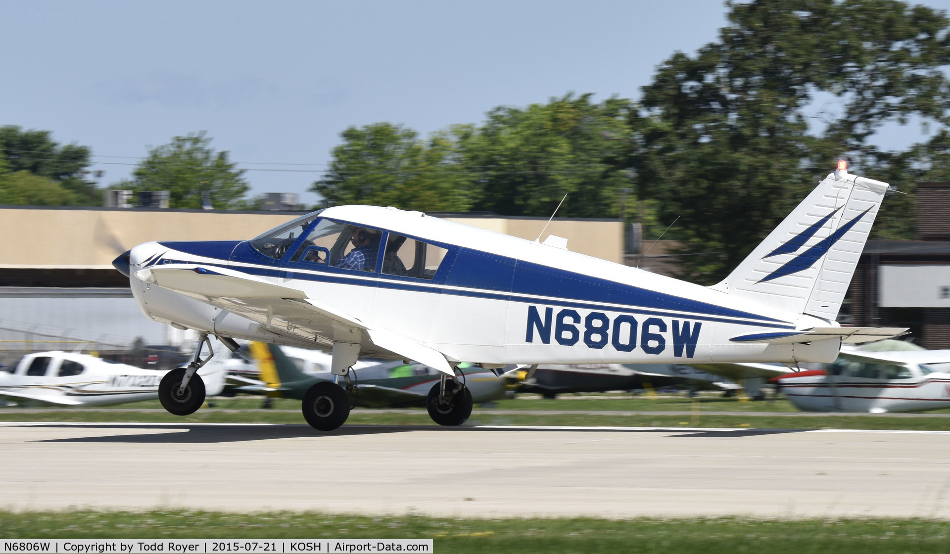 N6806W, 1965 Piper PA-28-140 Cherokee C/N 28-20941, Airventure 2015