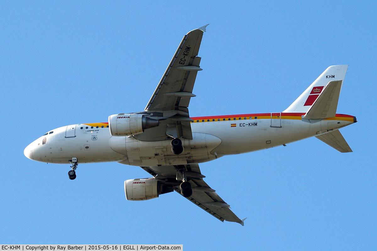 EC-KHM, 2007 Airbus A319-111 C/N 3209, Airbus A319-111 [3209] (Iberia) Home~G 16/05/2015. On approach 27R.