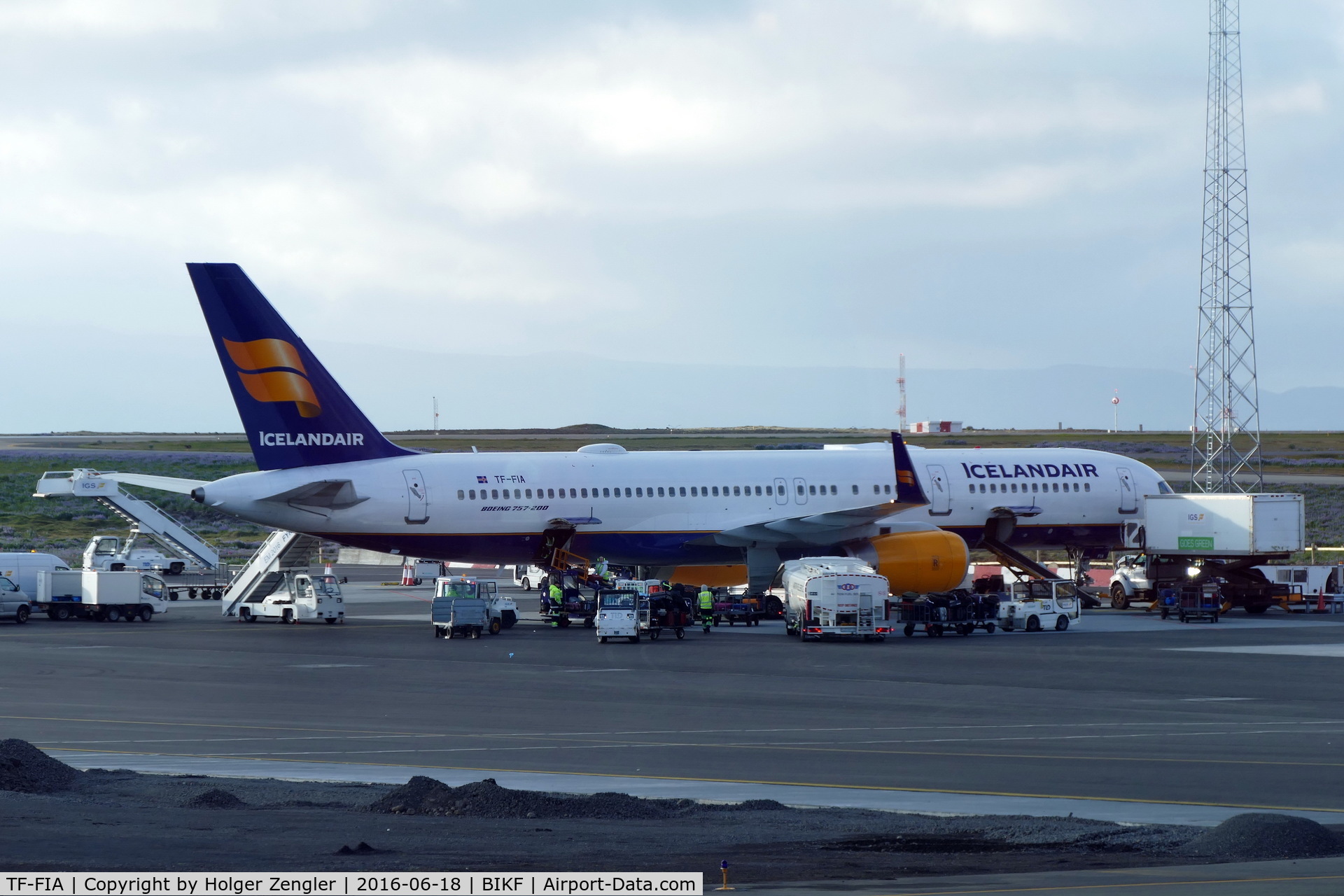 TF-FIA, 2000 Boeing 757-256 C/N 29310, Preparations for a new task are running....