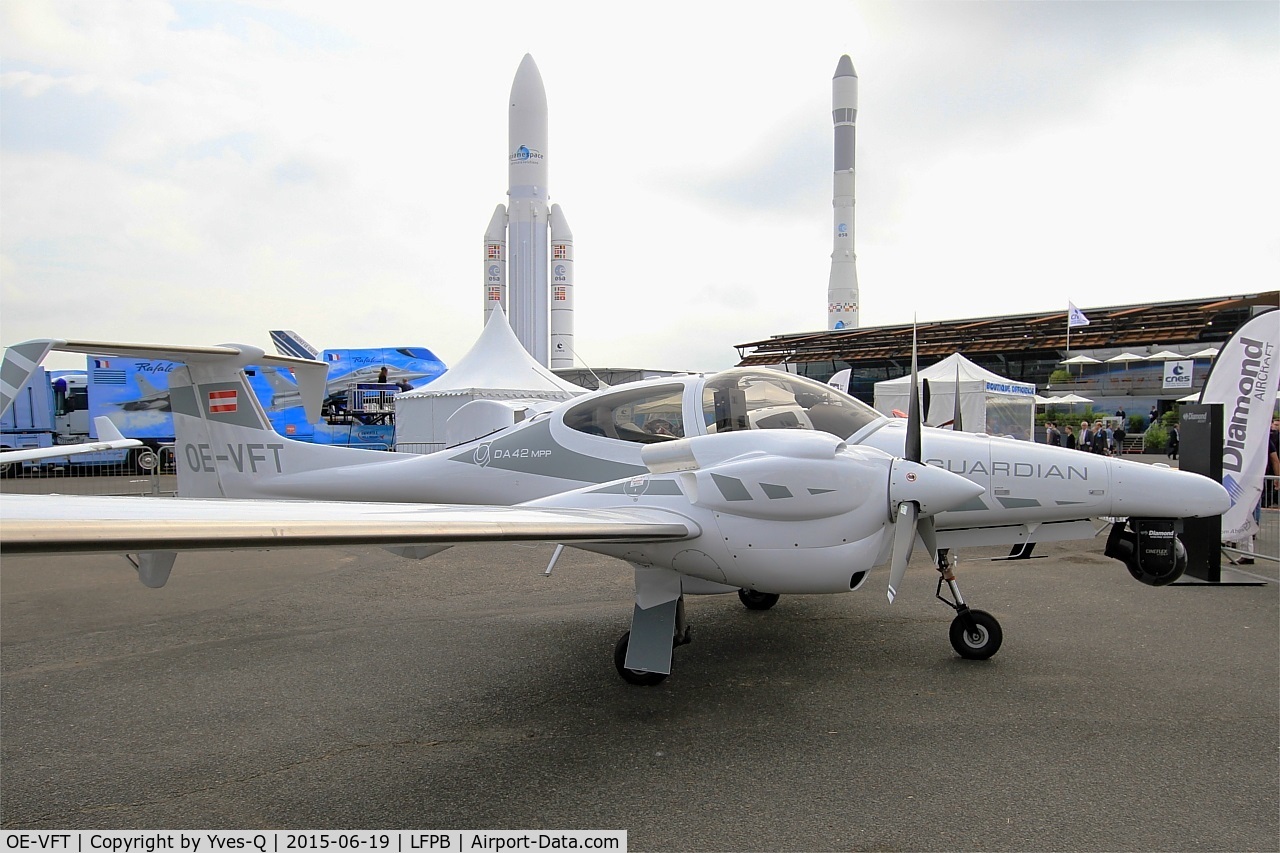 OE-VFT, Diamond DA-42 NG Turbo Twin Star C/N 42.379, Diamond DA-42HK-36TC Twin Star, Static display, Paris-Le Bourget airport (LFPB-LBG) Air show 2015