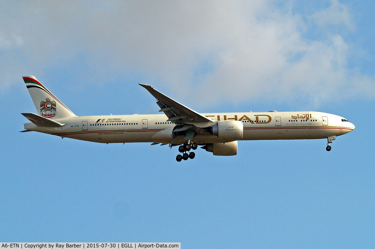 A6-ETN, 2013 Boeing 777-3FX/ER C/N 39689, Boeing 777-3FXER [39689] (Etihad Airways) Home~G 30/07/2015. On approach 25L.
