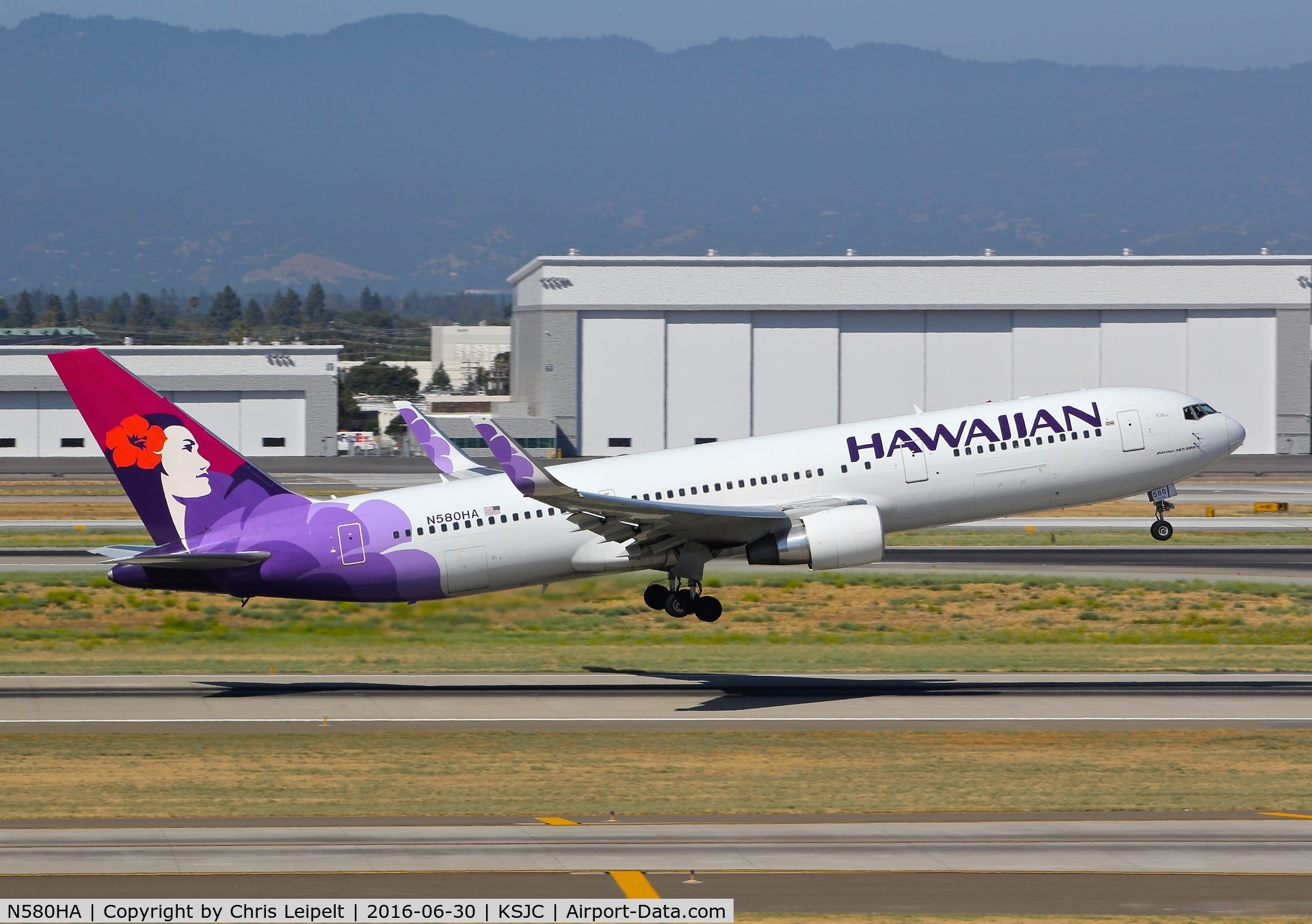N580HA, 2001 Boeing 767-33A C/N 28140, Hawaiian Airlines departing in their 2001 Boeing 767-300 at San Jose International Airport, CA.