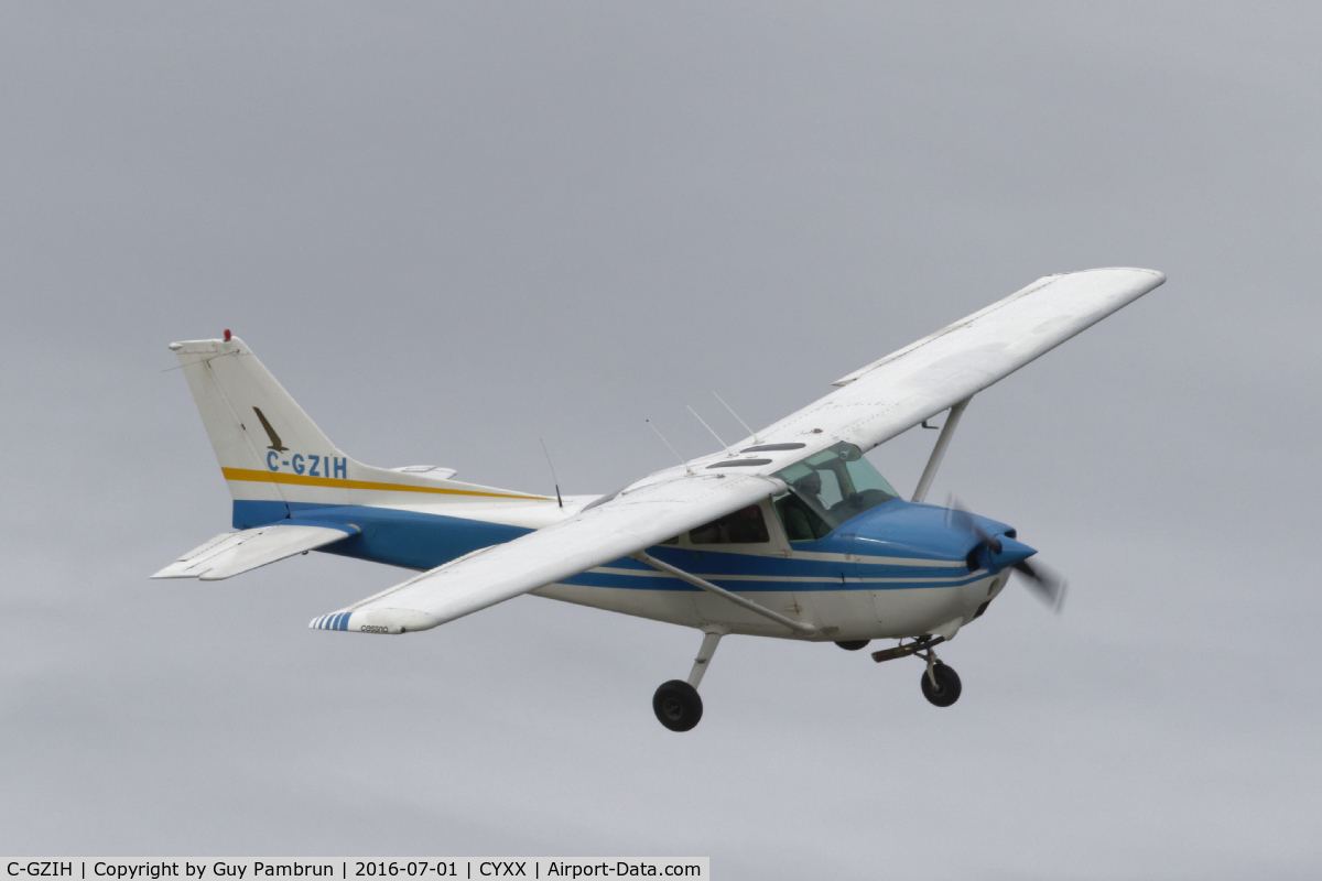 C-GZIH, 1975 Cessna 172M C/N 17266050, Landing