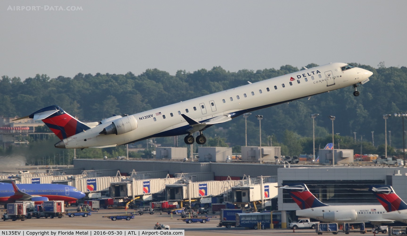 N135EV, 2009 Bombardier CRJ-900ER (CL-600-2D24) C/N 15225, Delta Connection