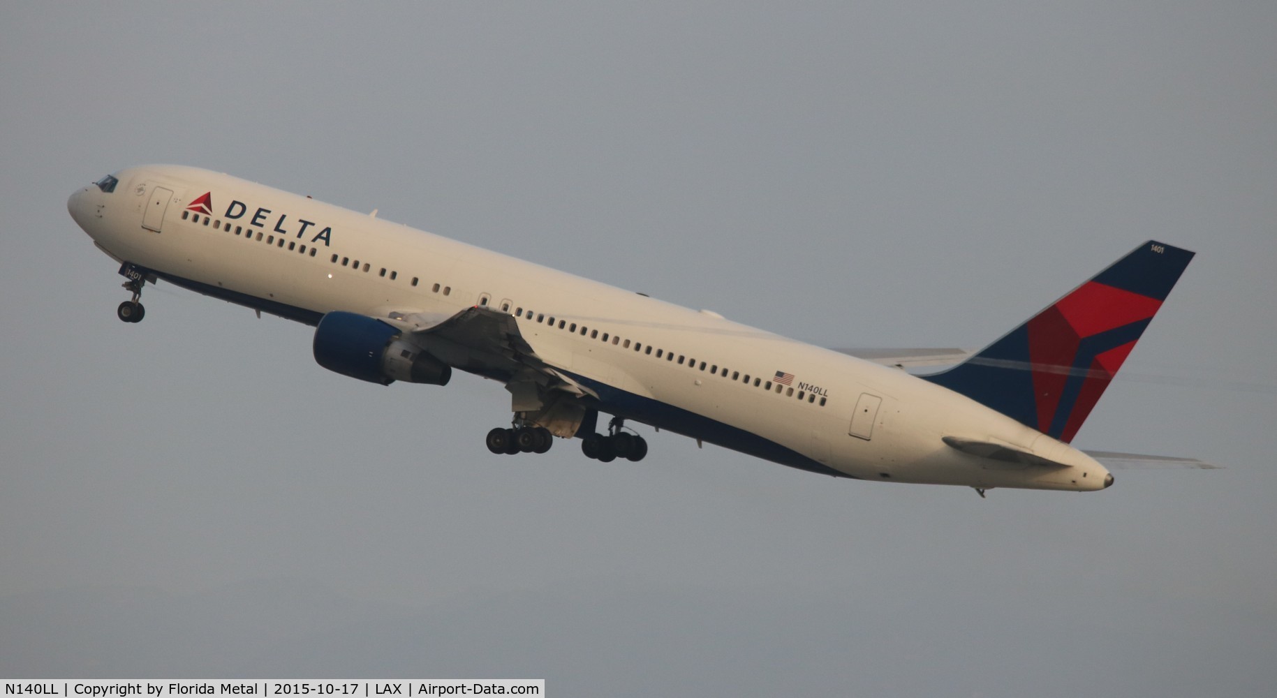 N140LL, 1993 Boeing 767-332 C/N 25988, Delta