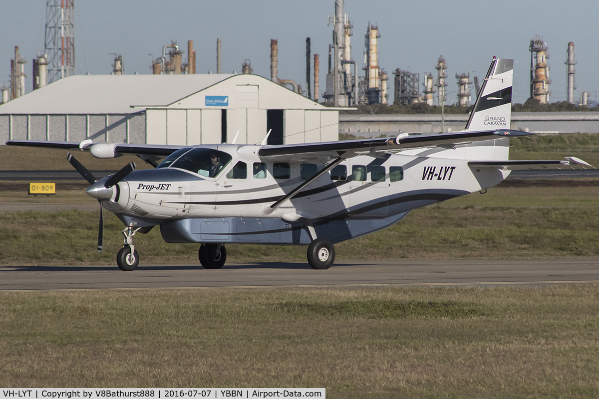 VH-LYT, 2006 Cessna 208B  Grand Caravan C/N 208B1208, LYT taxing after its arrival