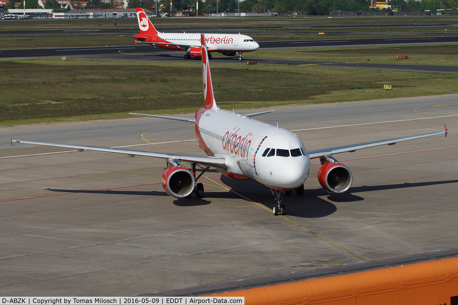 D-ABZK, 2007 Airbus A320-216 C/N 3213, OE-LEN in the background