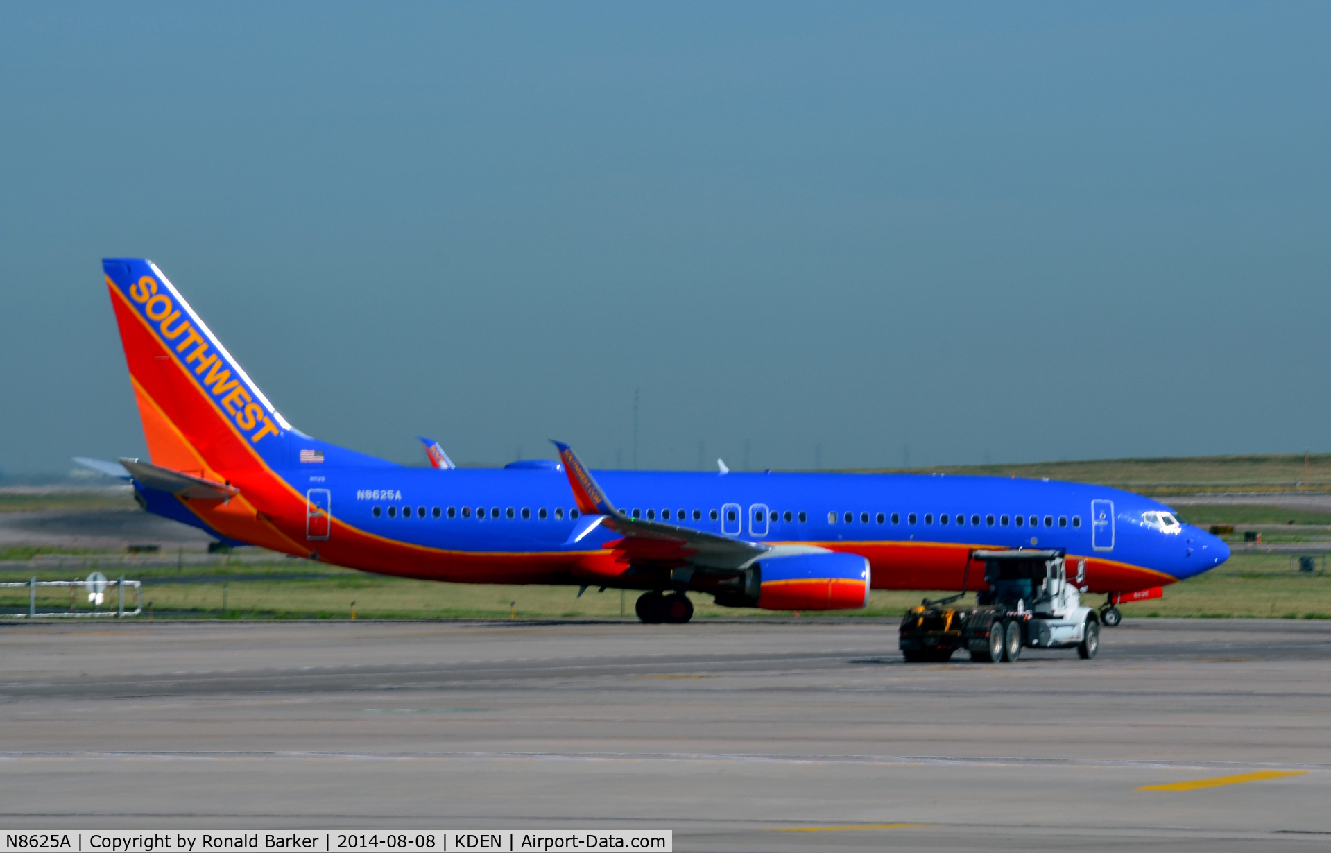 N8625A, 2014 Boeing 737-8H4 C/N 36896, Taxi Denver