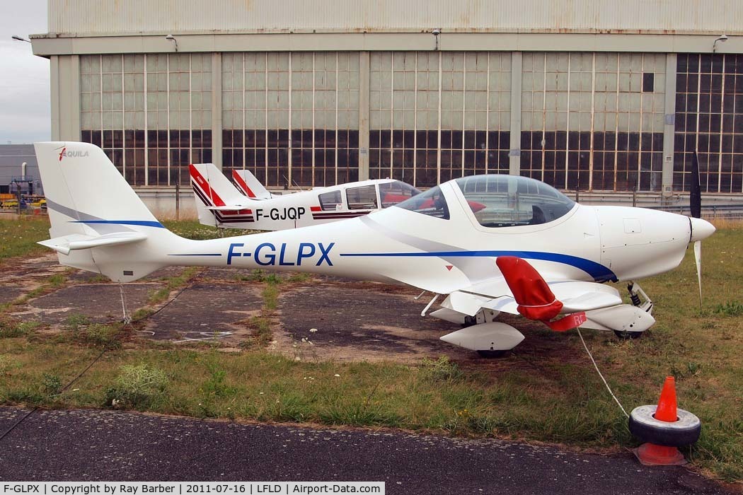 F-GLPX, Aquila A210 (AT01) C/N AT01-168, Aquila A.210 (AT-01) [AT01-168] Bourges~F 16/07/2011