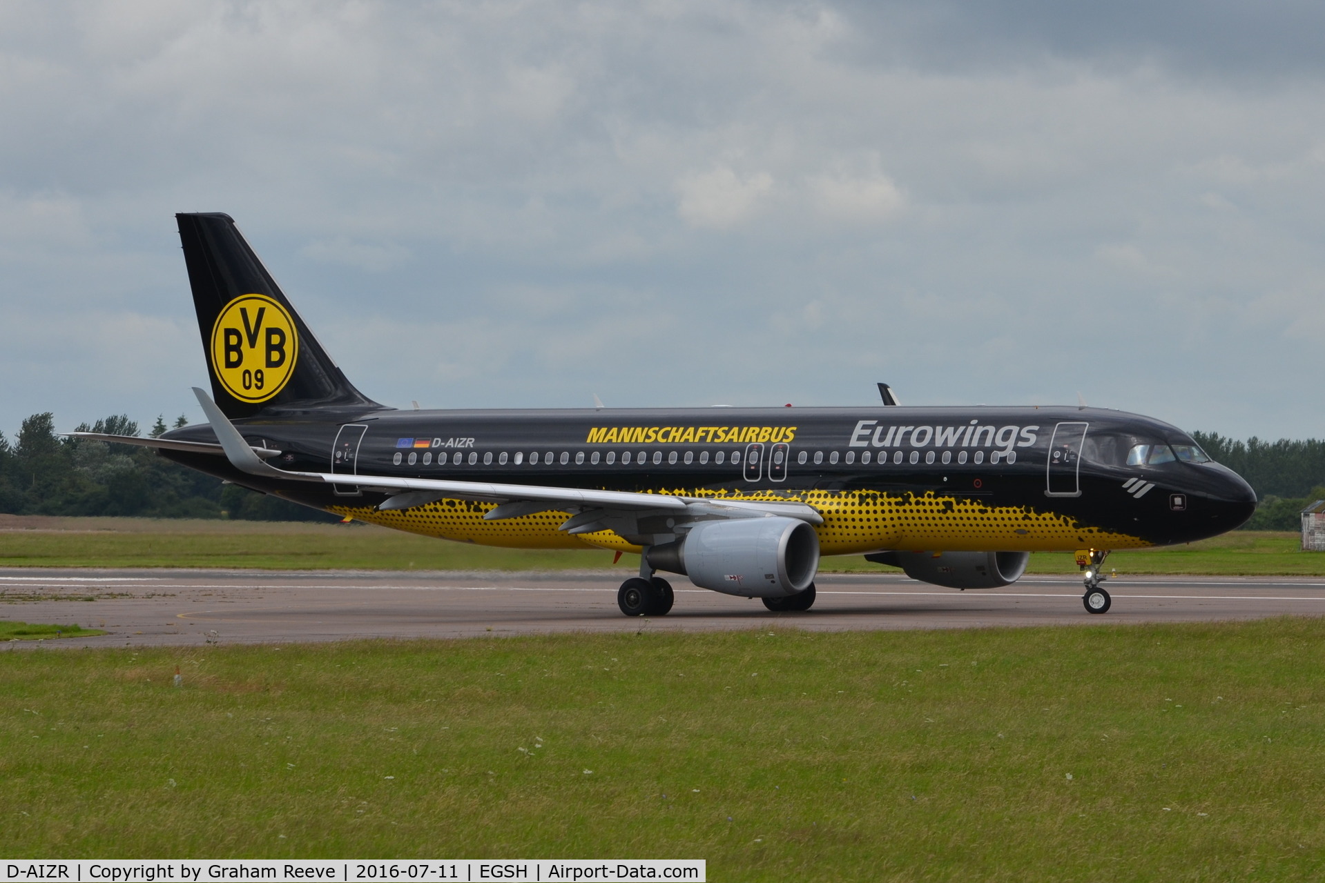D-AIZR, 2013 Airbus A320-214 C/N 5525, Departing from Norwich in a new colour scheme.