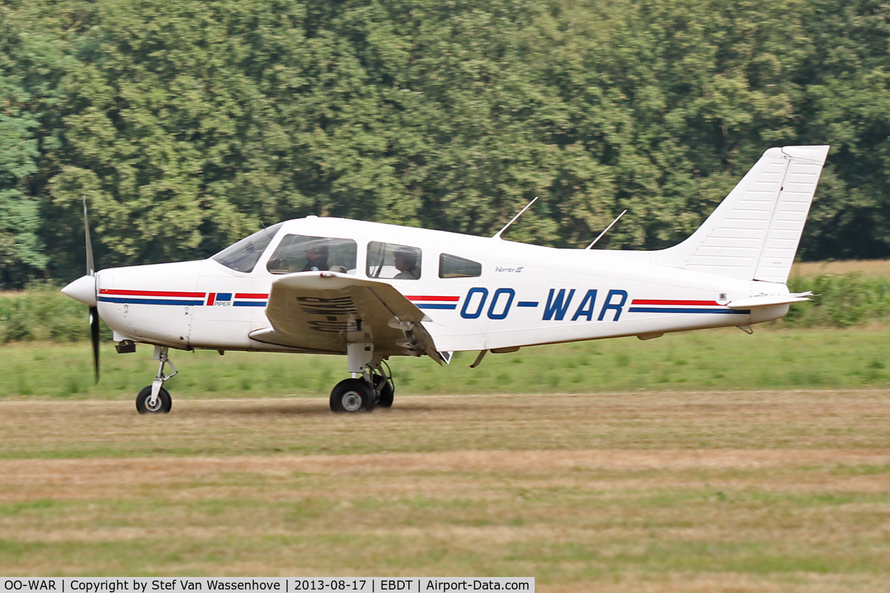 OO-WAR, Piper PA-28-161 Warrior III C/N 28-16112, Schaffen-Diest Oldtimer Fly-Inn 2013.