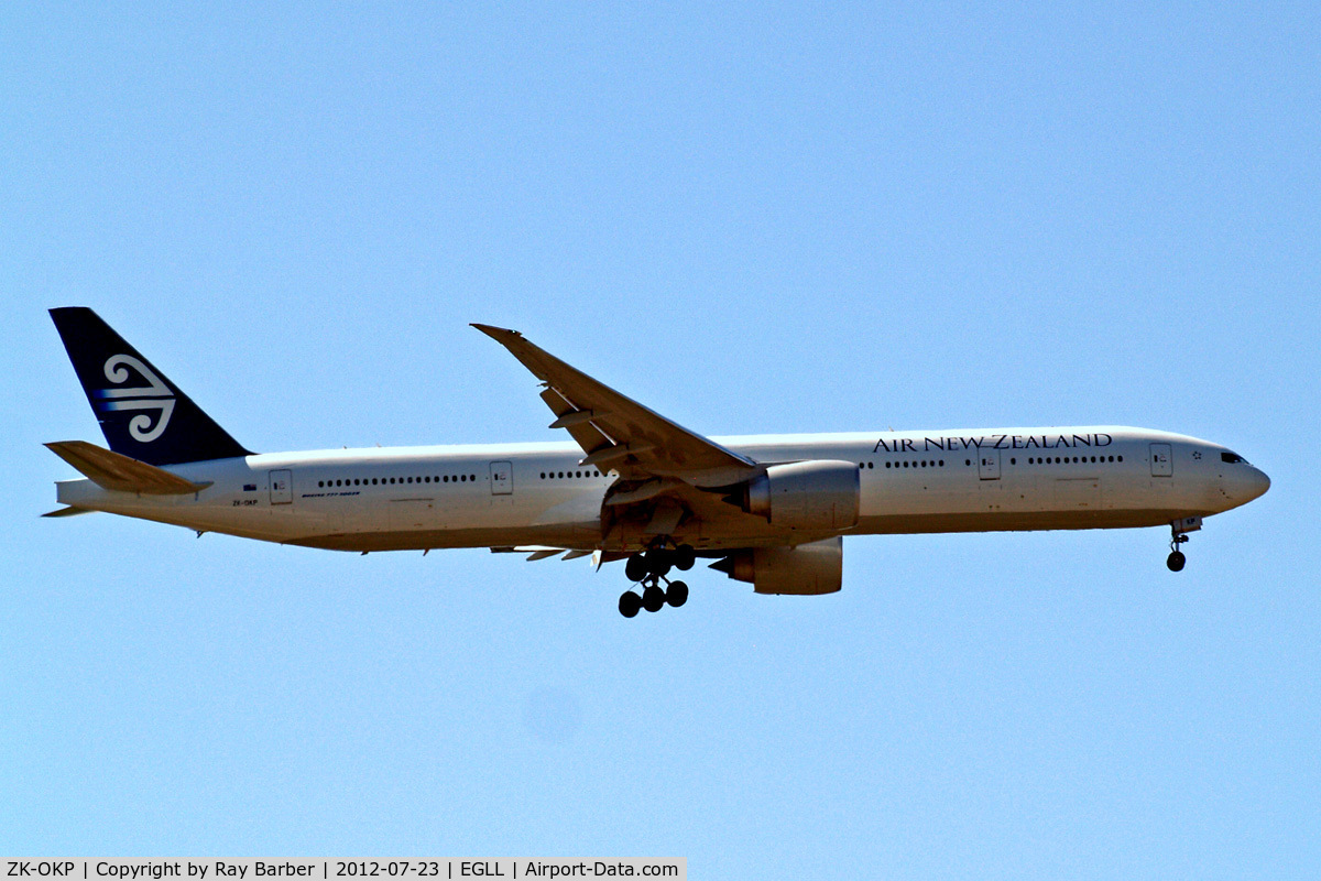 ZK-OKP, 2011 Boeing 777-306/ER C/N 39041, Boeing 777-319ER [39041] (Air New Zealand) Home~G 23/07/2012. On approach 27L