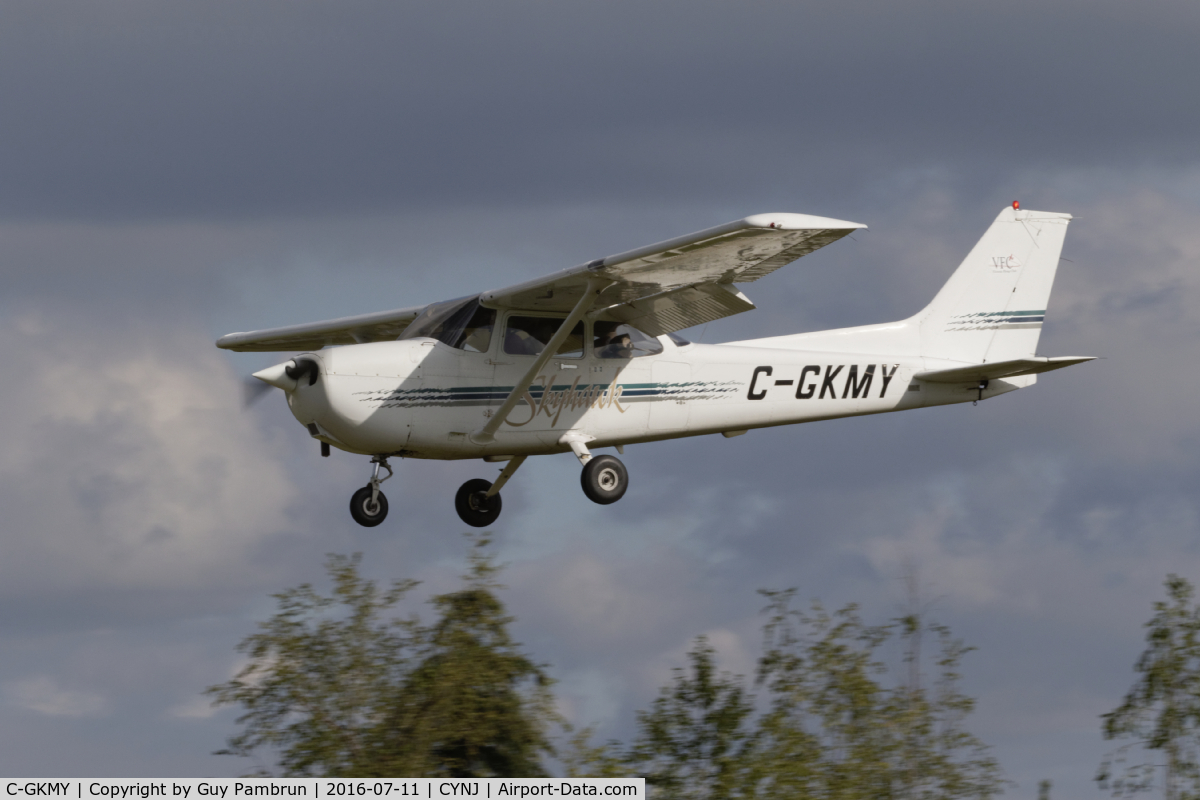 C-GKMY, 1997 Cessna 172R C/N 17280040, Landing
