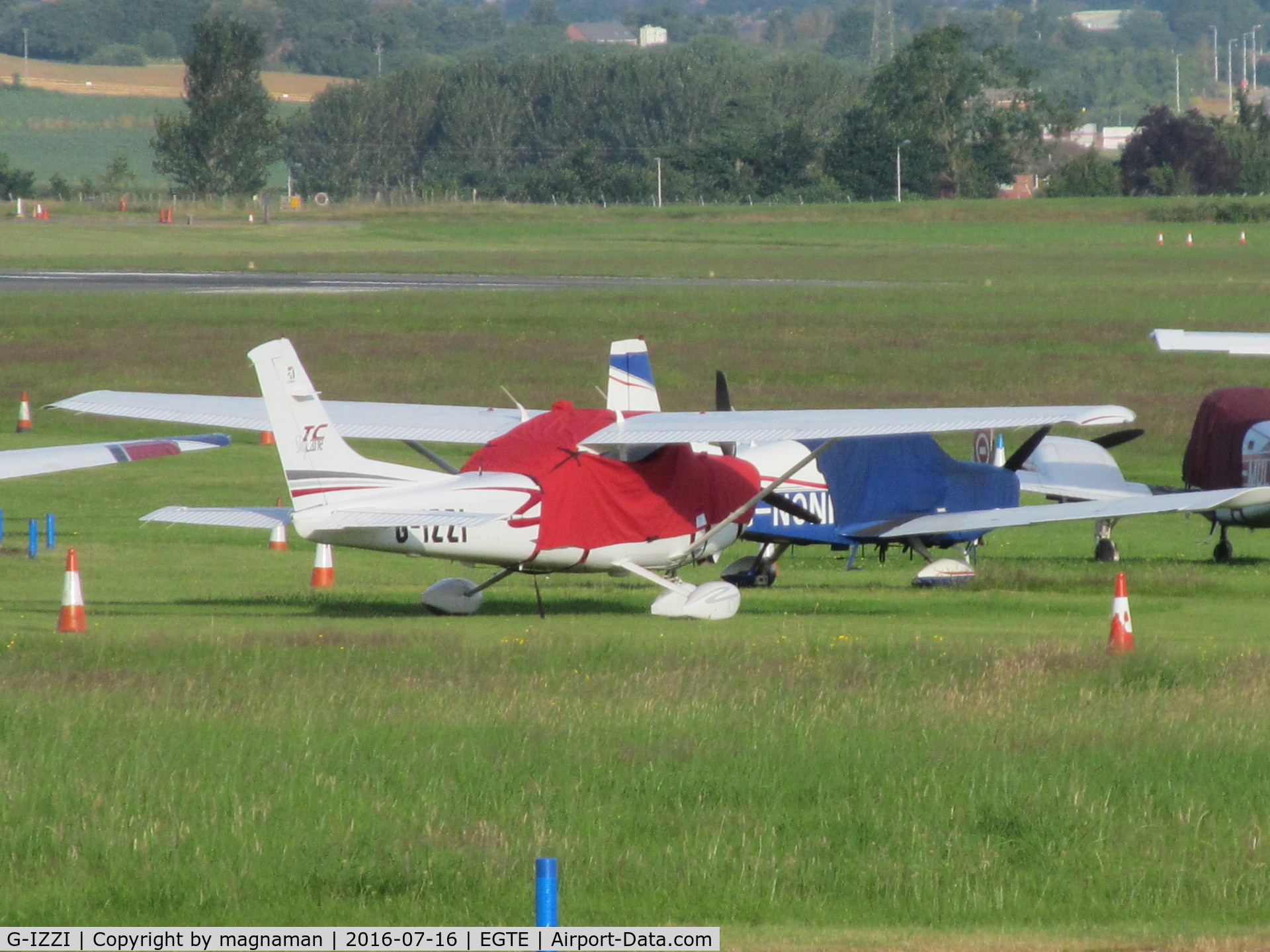 G-IZZI, 2001 Cessna T182T Turbo Skylane C/N T18208100, At Exeter in morning sun
