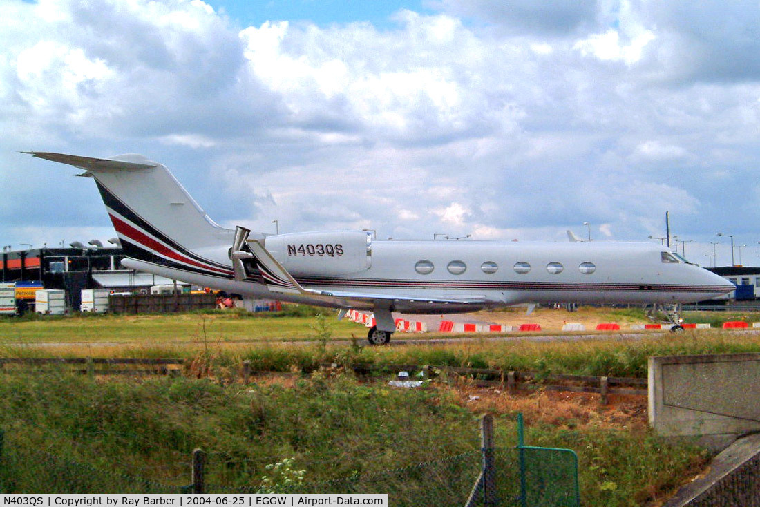N403QS, 2000 Gulfstream Aerospace G-IV C/N 1403, Gulfstream G4SP [1403] Luton~G 25/06/2004