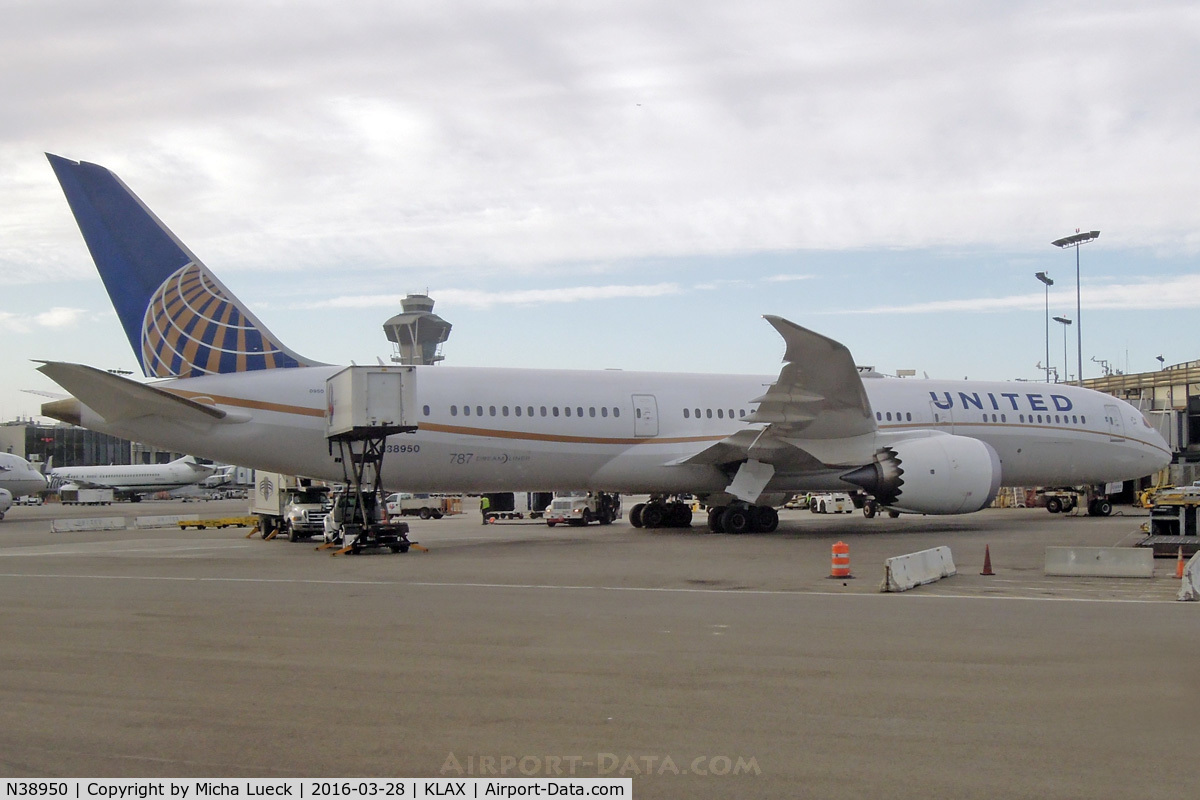 N38950, 2014 Boeing 787-9 Dreamliner Dreamliner C/N 36401, At LAX