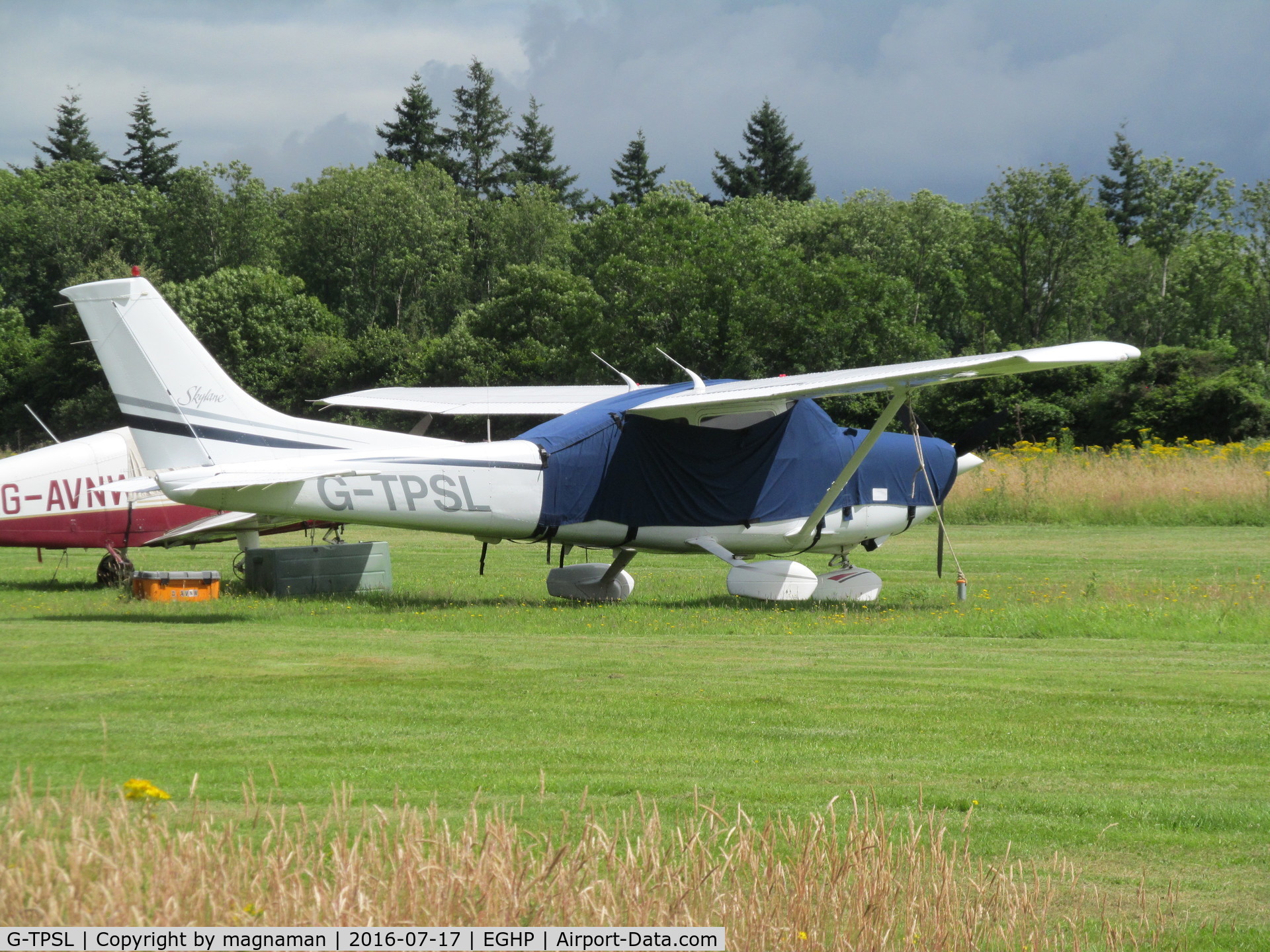 G-TPSL, 1998 Cessna 182S Skylane C/N 18280398, on grass line up