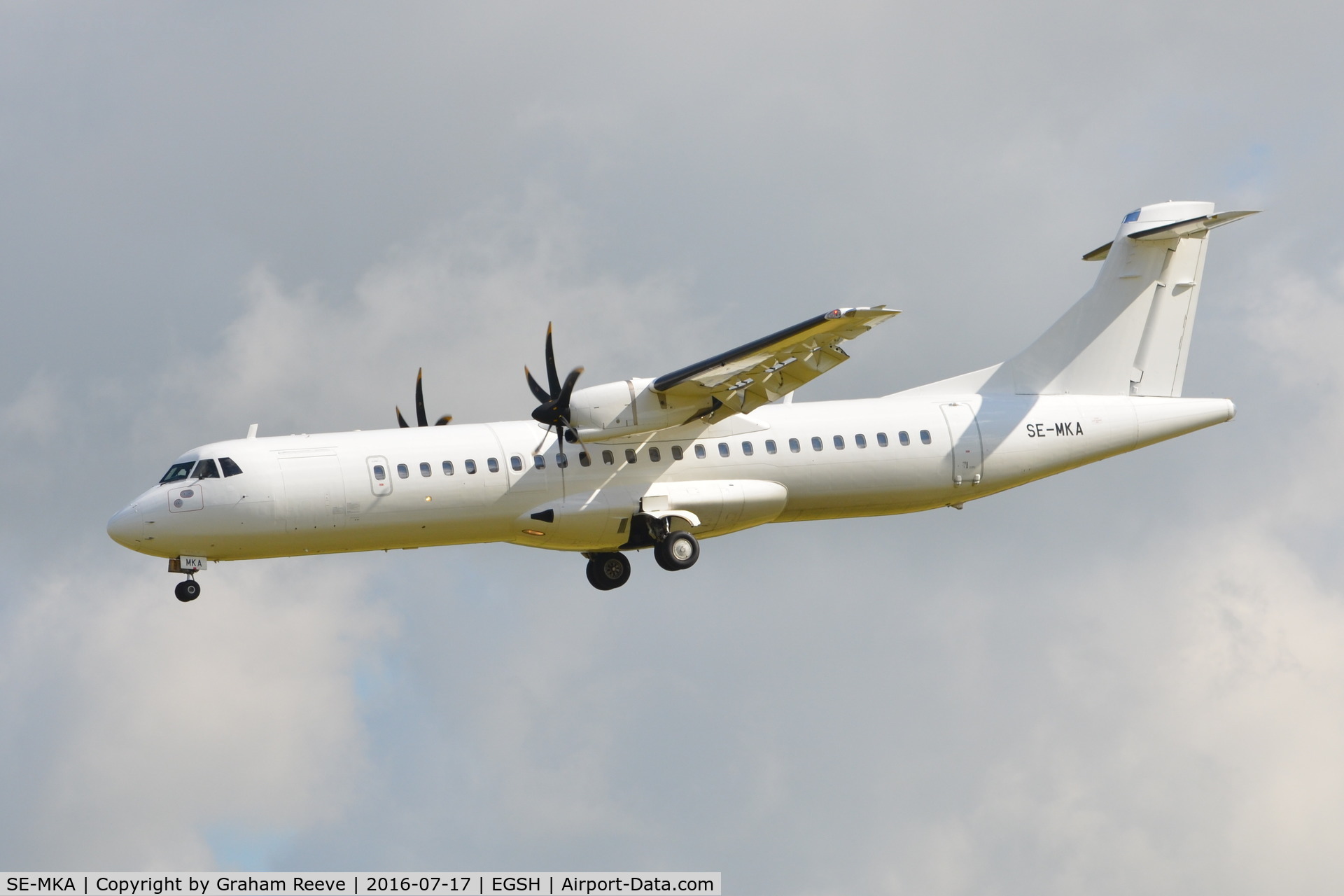 SE-MKA, 2015 ATR 72-212A C/N 1276, Landing at Norwich.