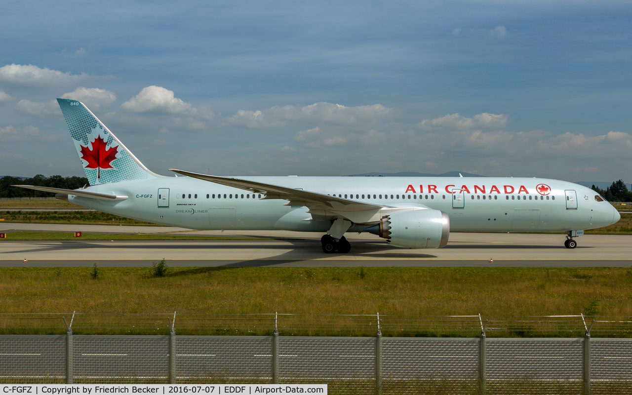 C-FGFZ, 2016 Boeing 787-9 Dreamliner C/N 37172, taxying to the gate