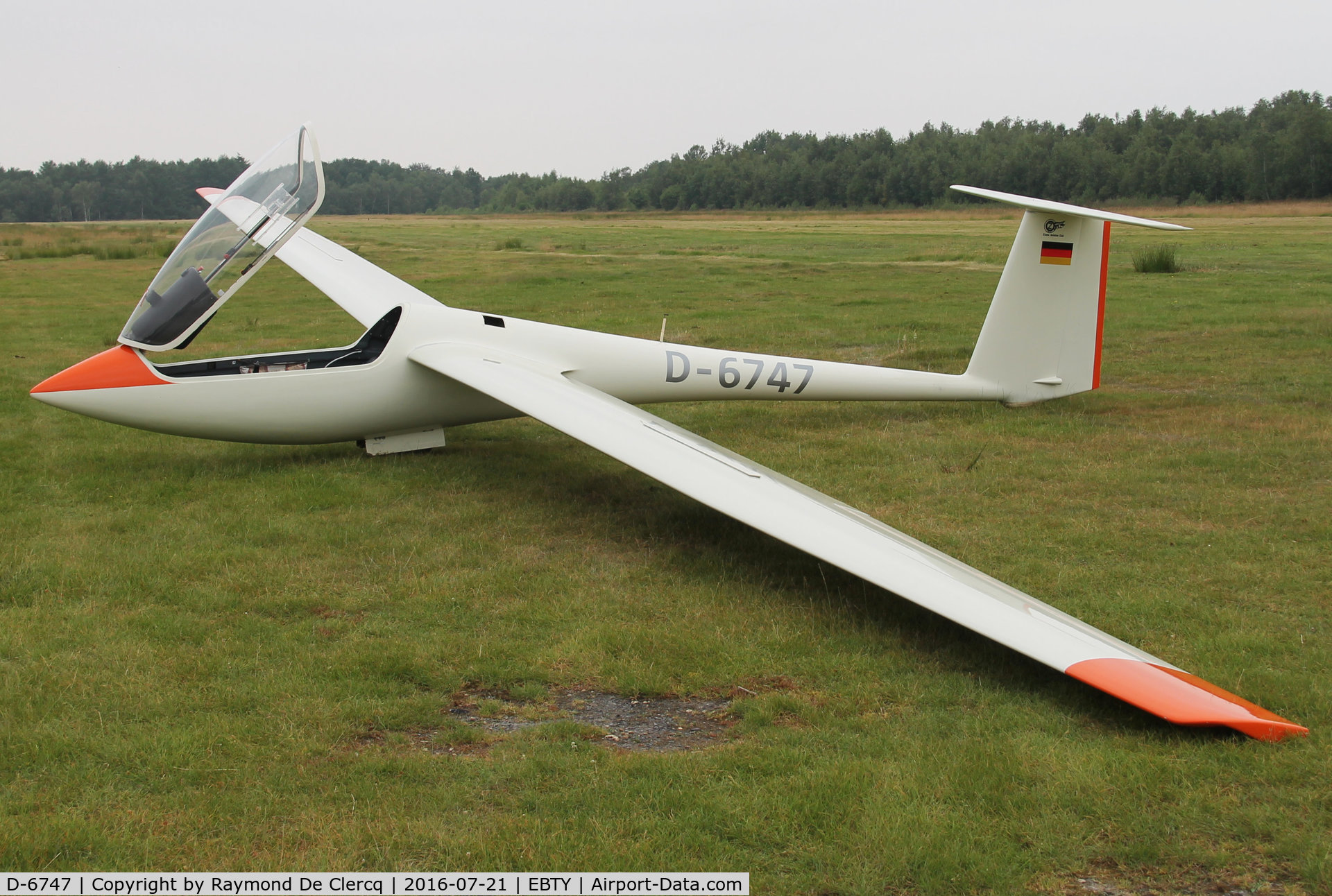 D-6747, 1977 Schleicher ASW-19B C/N 19062, At Maubray.
