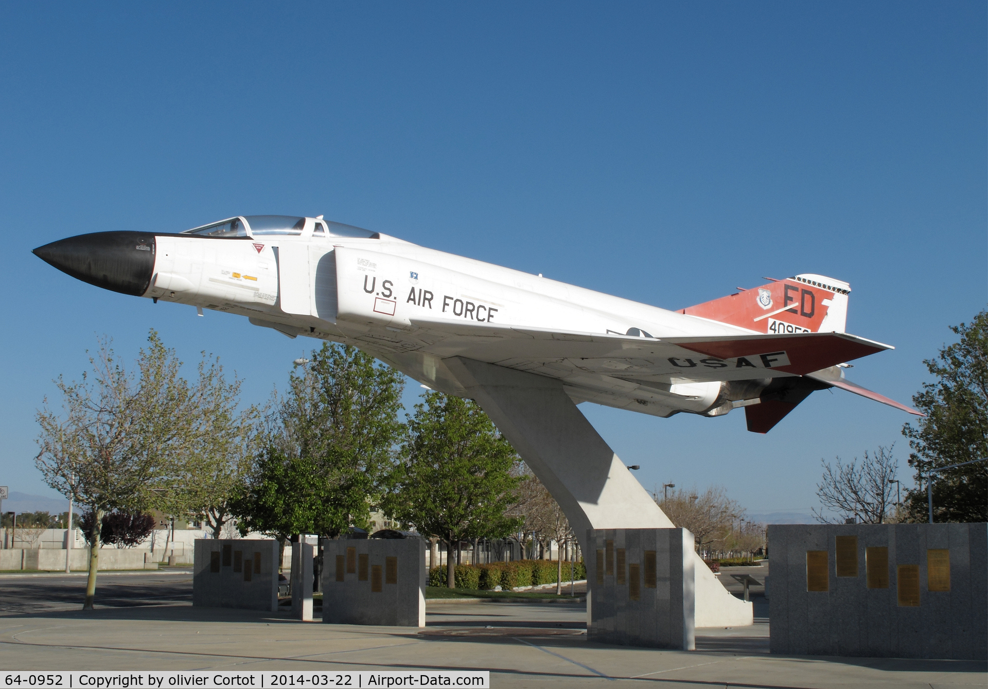 64-0952, 1964 McDonnell F-4D Phantom II C/N 1364, city of Lancaster CA