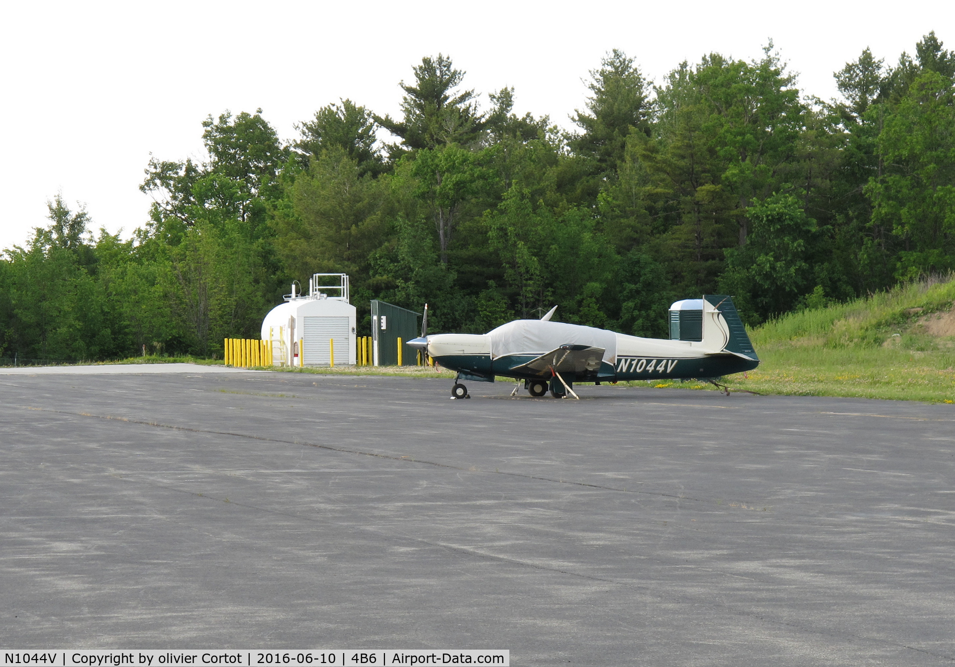 N1044V, 2003 Mooney M20R Ovation C/N 29-0317, ticonderoga airport