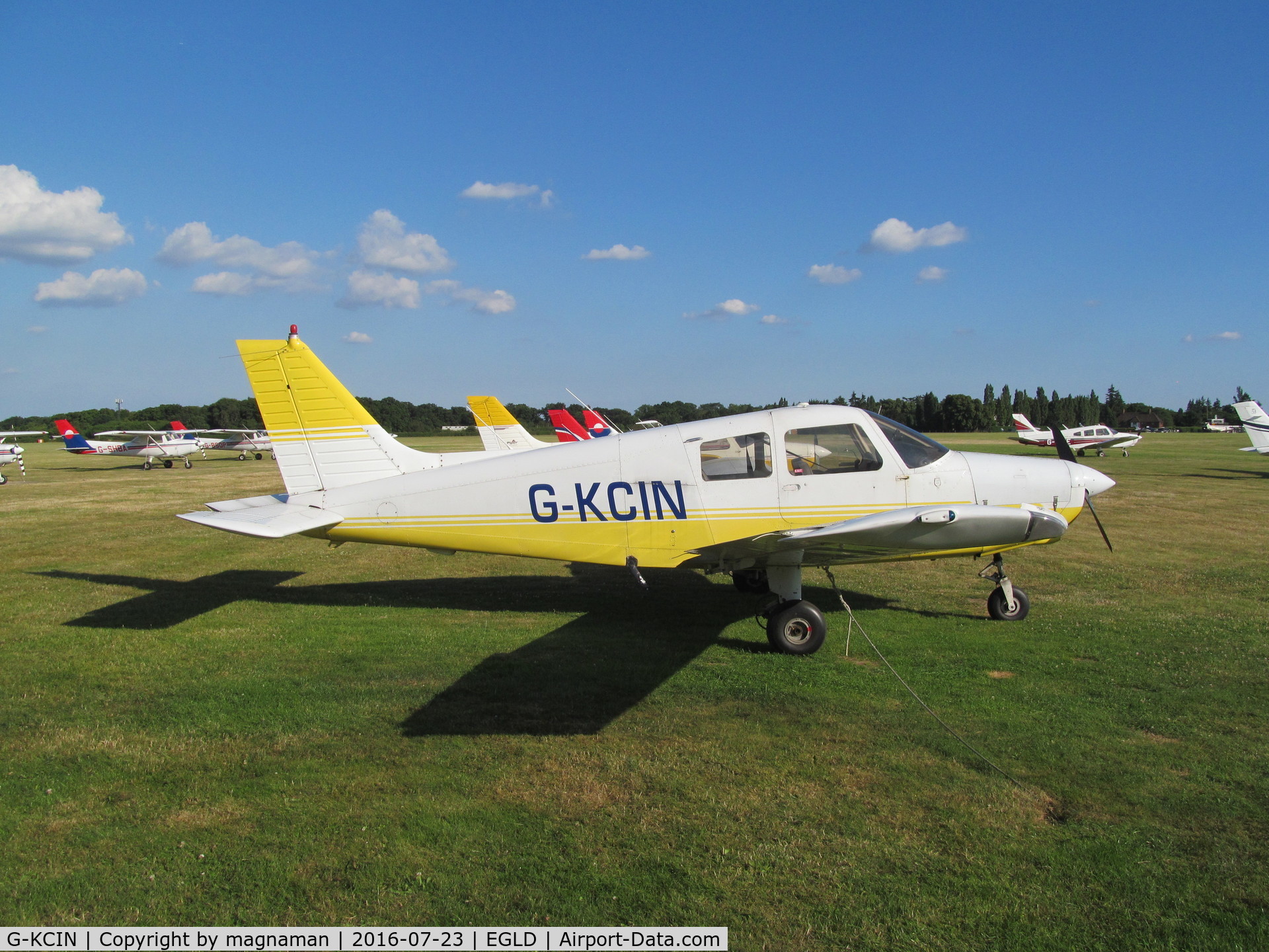 G-KCIN, 1989 Piper PA-28-161 Cadet C/N 2841102, in shiny sun at denham