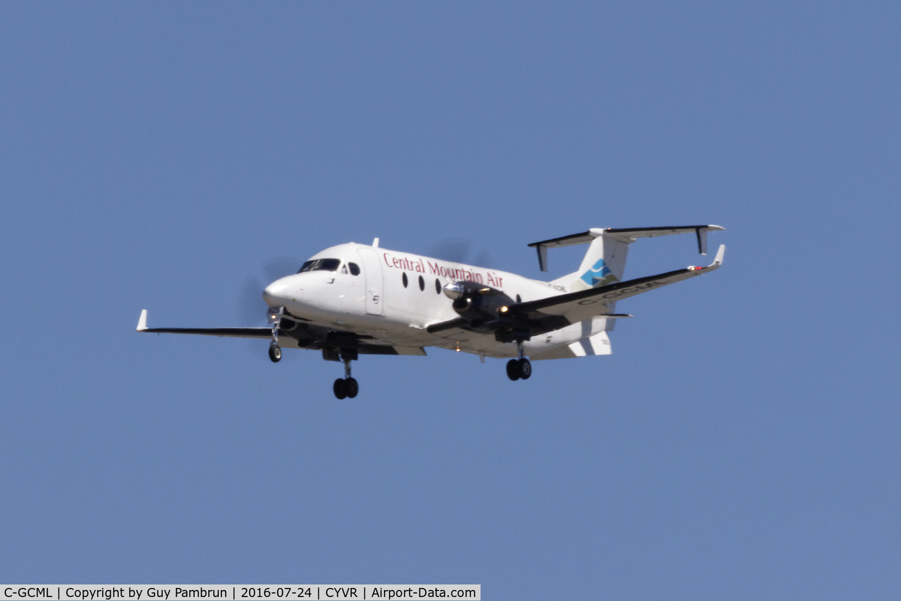 C-GCML, 1996 Beech 1900D C/N UE-243, Landing
