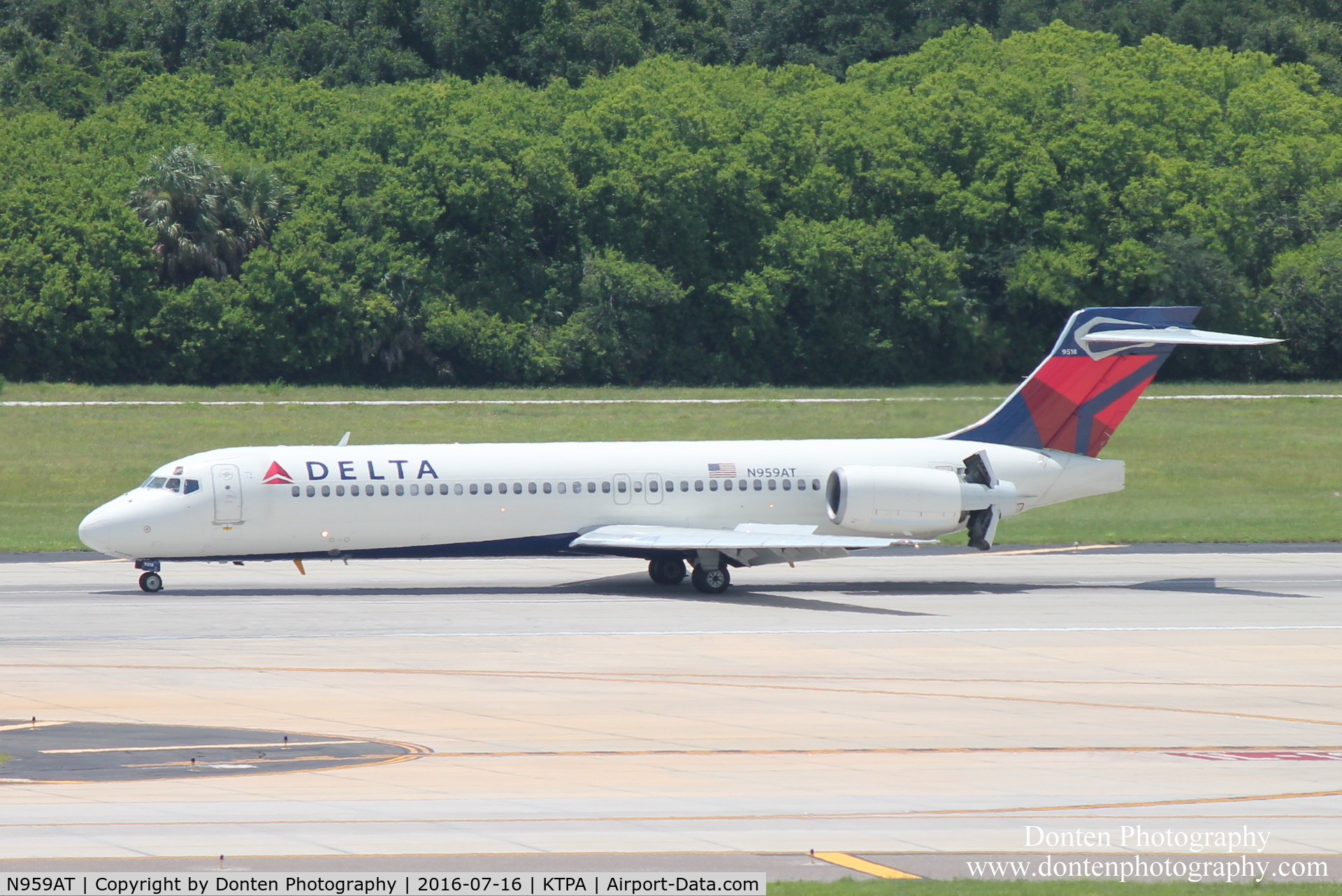 N959AT, 2001 Boeing 717-200 C/N 55021, Delta Flight 2593 (N959AT) arrives at Tampa International Airport following flight from John F Kennedy International Airport
