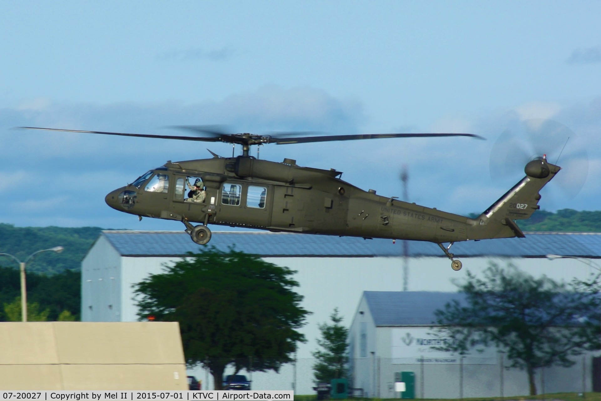 07-20027, 2007 Sikorsky UH-60M Black Hawk C/N 703143, Landing RWY 36