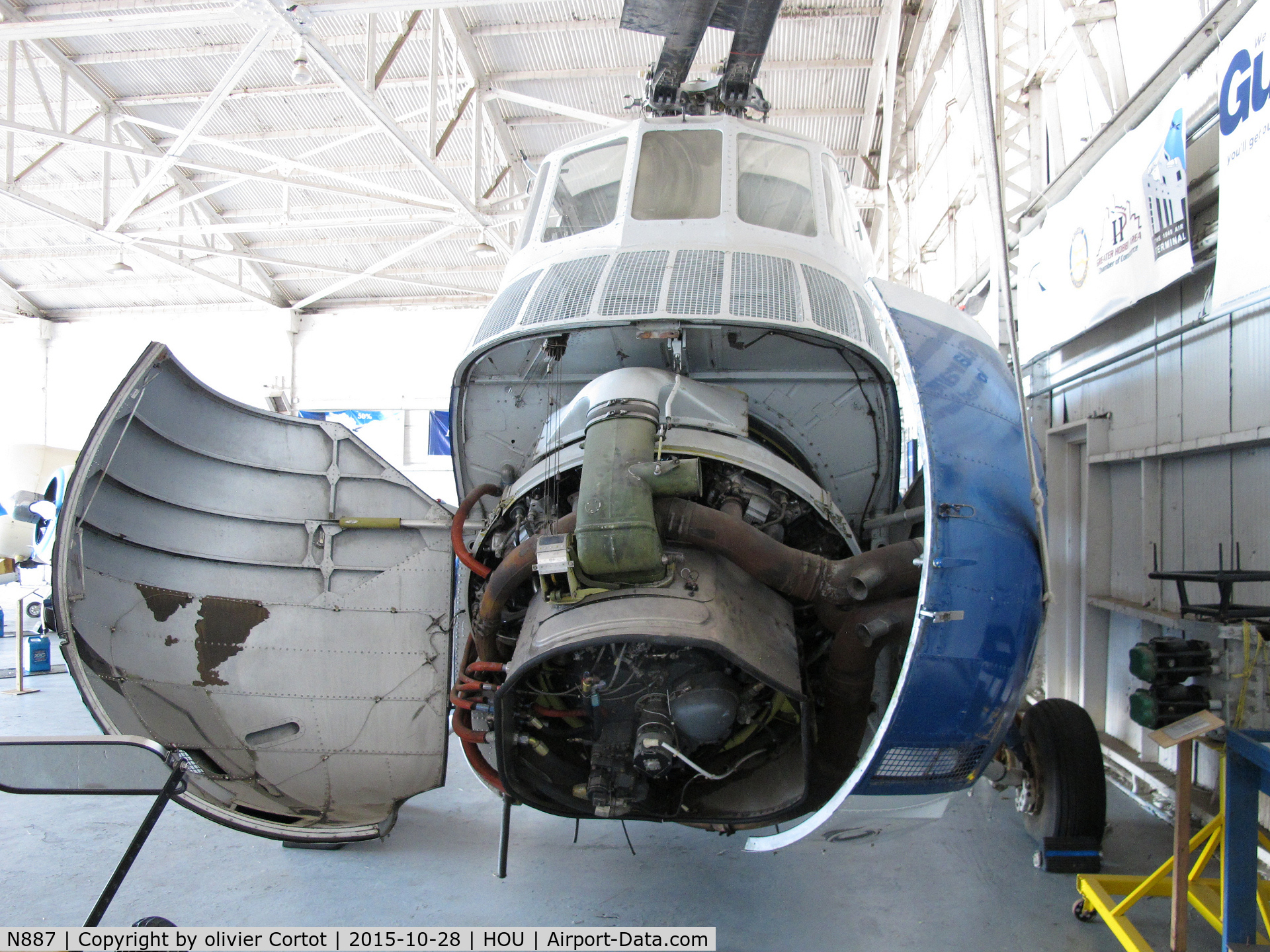N887, 1957 Sikorsky S-58B C/N 58482, the engine