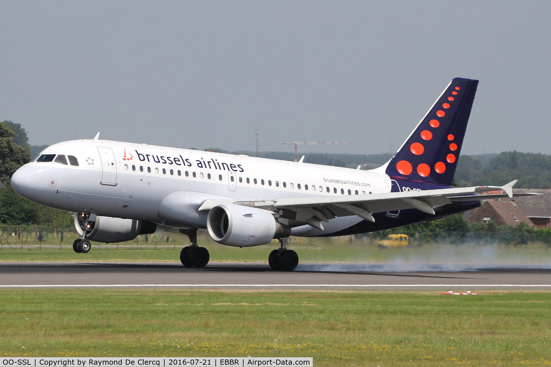 OO-SSL, 2002 Airbus A319-111 C/N 1803, Landing at Brussels on rwy 25L.