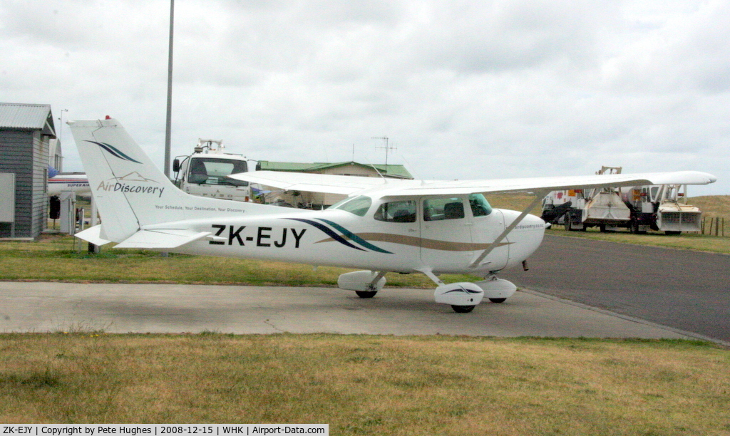 ZK-EJY, Cessna 172N C/N 17269393, ZK-EJY Cessna 172 at Whakatane, NZ