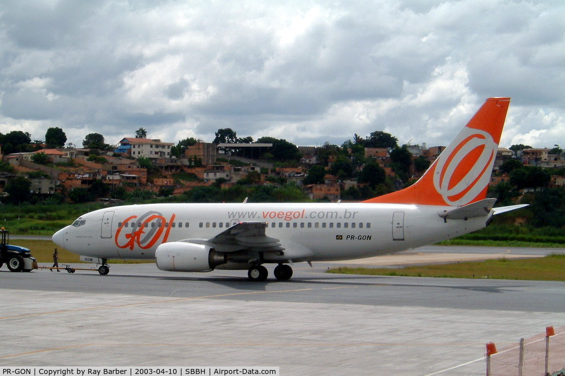 PR-GON, 1999 Boeing 737-76N C/N 30051, Boeing 737-76N [30051] (GOL Linhas Aereas Inteligentes) Belo Horizonte-Pampulha Int'l~PP 10/04/2003