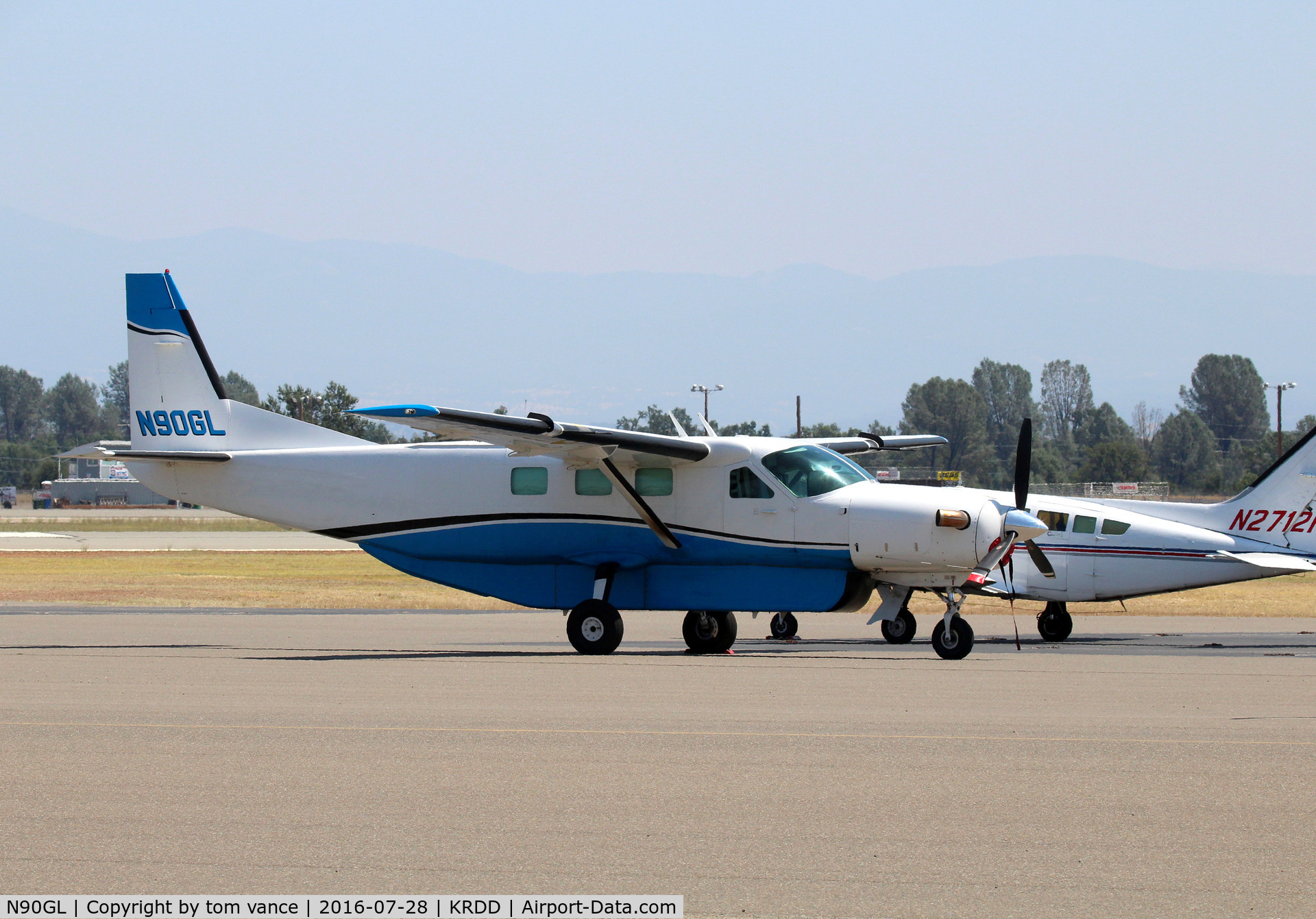 N90GL, 1990 Cessna 208B C/N 208B0229, 1st time I've seen this plane at Redding - possible package express for Redding Air Services.