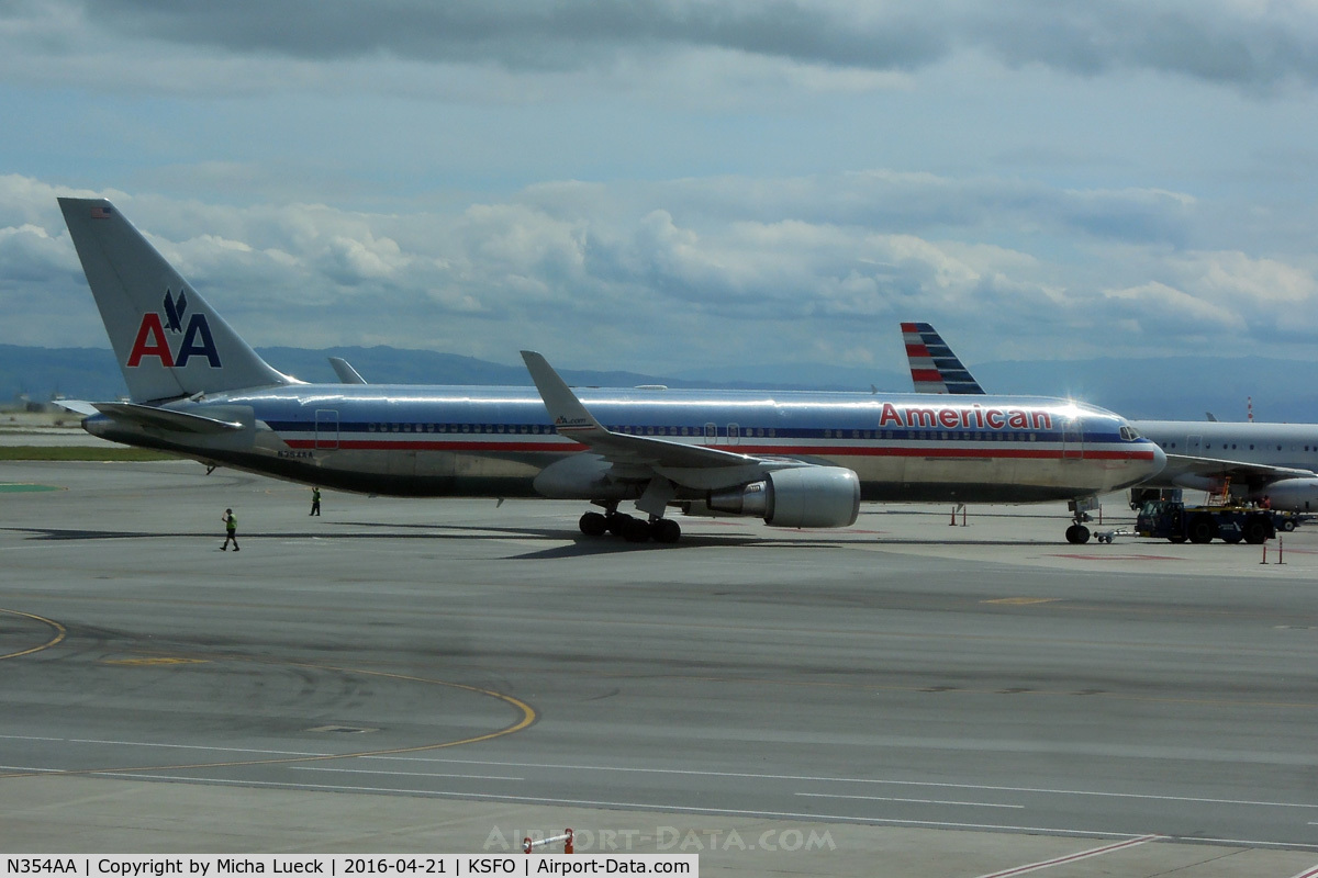 N354AA, 1988 Boeing 767-323 C/N 24035, At SFO